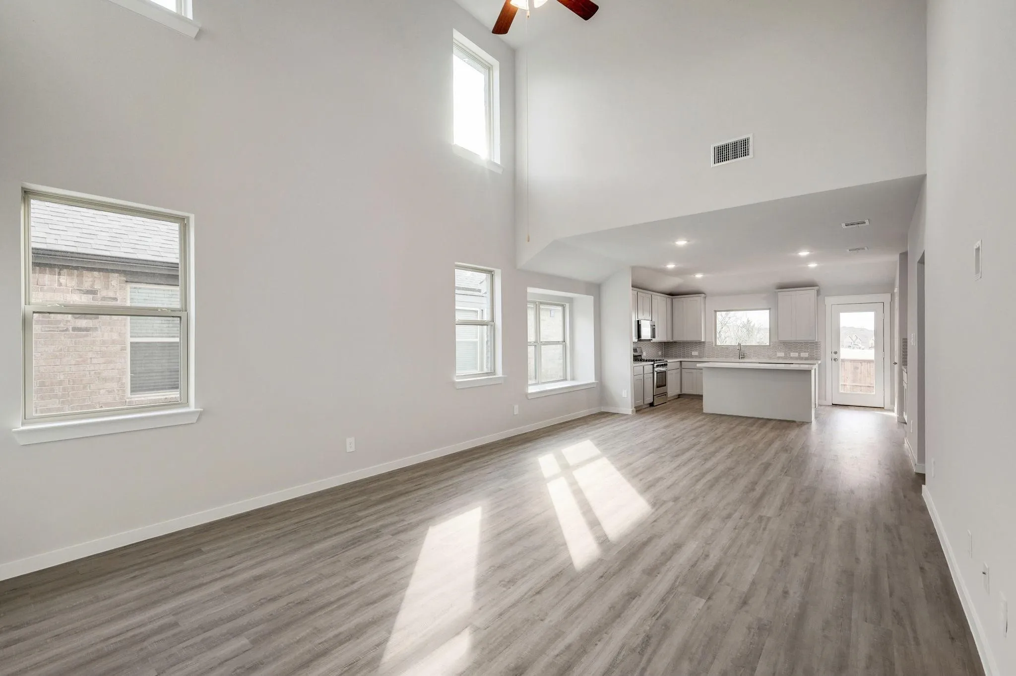 Single Family Residence For Rent in Kaufman County , 2907 Doggett Drive, Forney, Texas 75126, 4 Bedroom, 3 Bathroom, 2 Garage spaces, 2,139 Sqft, built in 2022, mls#21356655, Real Estate Agent in Forney, Homes For Rent in Kaufman county, Homes For Rent in Forney, Realtor in Forney Texas, Real Estate Brokerage Independent Realty Texas, Luminita Cordes Realtor