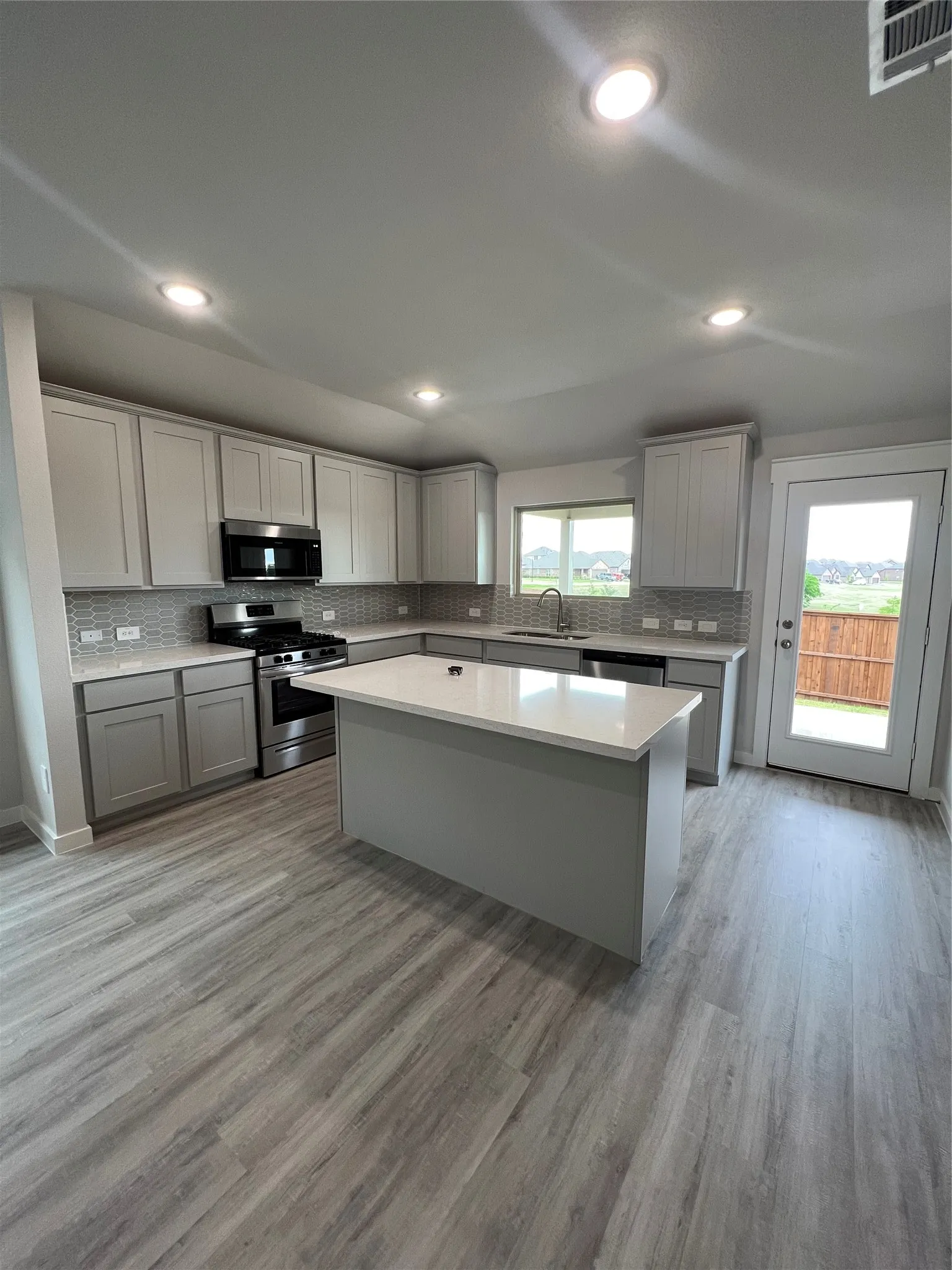 Single Family Residence For Rent in Kaufman County , 2907 Doggett Drive, Forney, Texas 75126, 4 Bedroom, 3 Bathroom, 2 Garage spaces, 2,139 Sqft, built in 2022, mls#21356655, Real Estate Agent in Forney, Homes For Rent in Kaufman county, Homes For Rent in Forney, Realtor in Forney Texas, Real Estate Brokerage Independent Realty Texas, Luminita Cordes Realtor