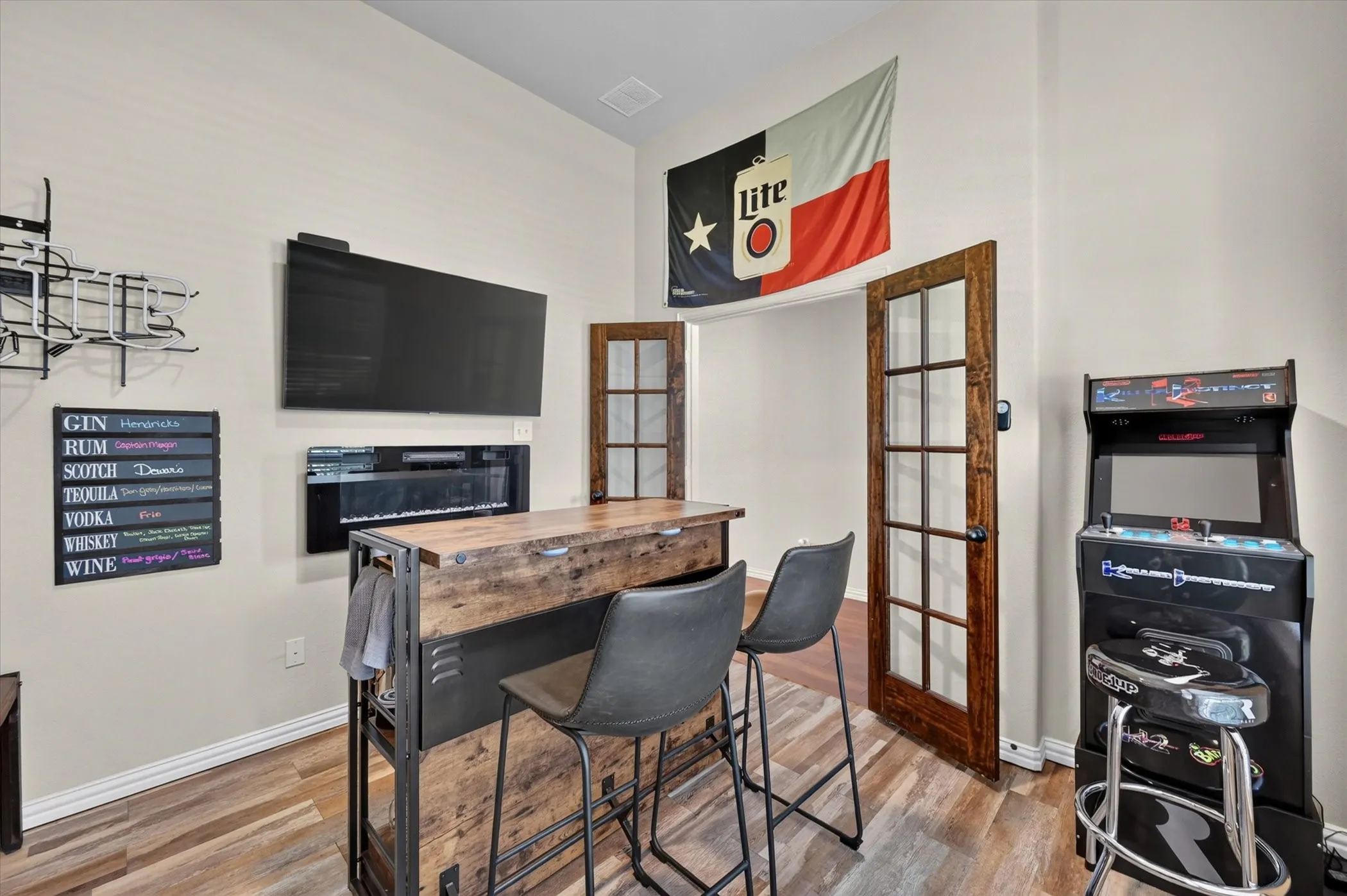 Single Family Residence For Sale in Johnson County , 1156 Blue Sky Lane, Burleson, Texas 76058, 4 Bedroom, 2 Bathroom, 2 Garage spaces, 2,209 Sqft, built in 2016, mls#21352468, Real Estate Agent in Burleson, Homes For Sale in Johnson county, Homes For Sale in Burleson, Realtor in Burleson Texas, Real Estate Brokerage Independent Realty Texas, Luminita Cordes Realtor