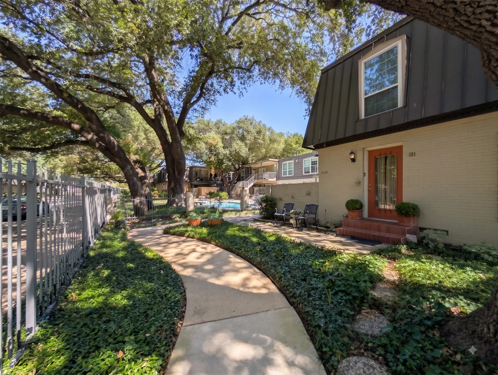Condominium For Sale in Dallas County , 5234 Fleetwood Oaks Avenue 119, Dallas, Texas 75235, 1 Bedroom, 1 Bathroom, Garage spaces, 698 Sqft, built in 1963, mls#21356501, Real Estate Agent in Dallas, Homes For Sale in Dallas county, Homes For Sale in Dallas, Realtor in Dallas Texas, Real Estate Brokerage Independent Realty Texas, Luminita Cordes Realtor