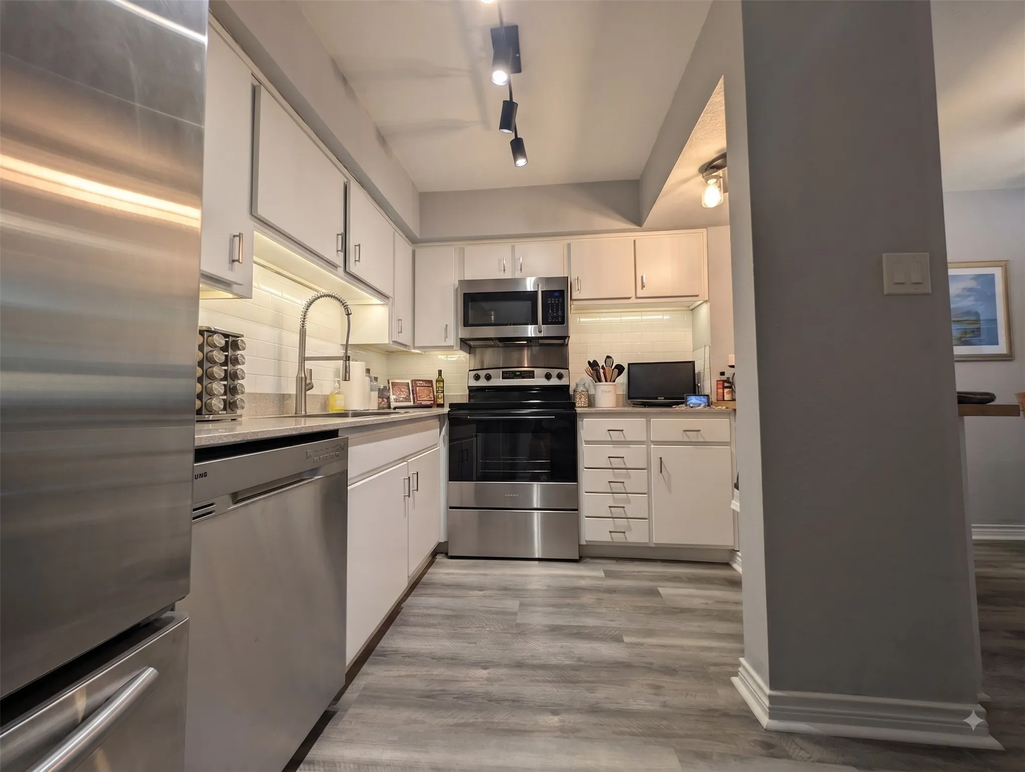 Condominium For Sale in Dallas County , 5234 Fleetwood Oaks Avenue 119, Dallas, Texas 75235, 1 Bedroom, 1 Bathroom, Garage spaces, 698 Sqft, built in 1963, mls#21356501, Real Estate Agent in Dallas, Homes For Sale in Dallas county, Homes For Sale in Dallas, Realtor in Dallas Texas, Real Estate Brokerage Independent Realty Texas, Luminita Cordes Realtor