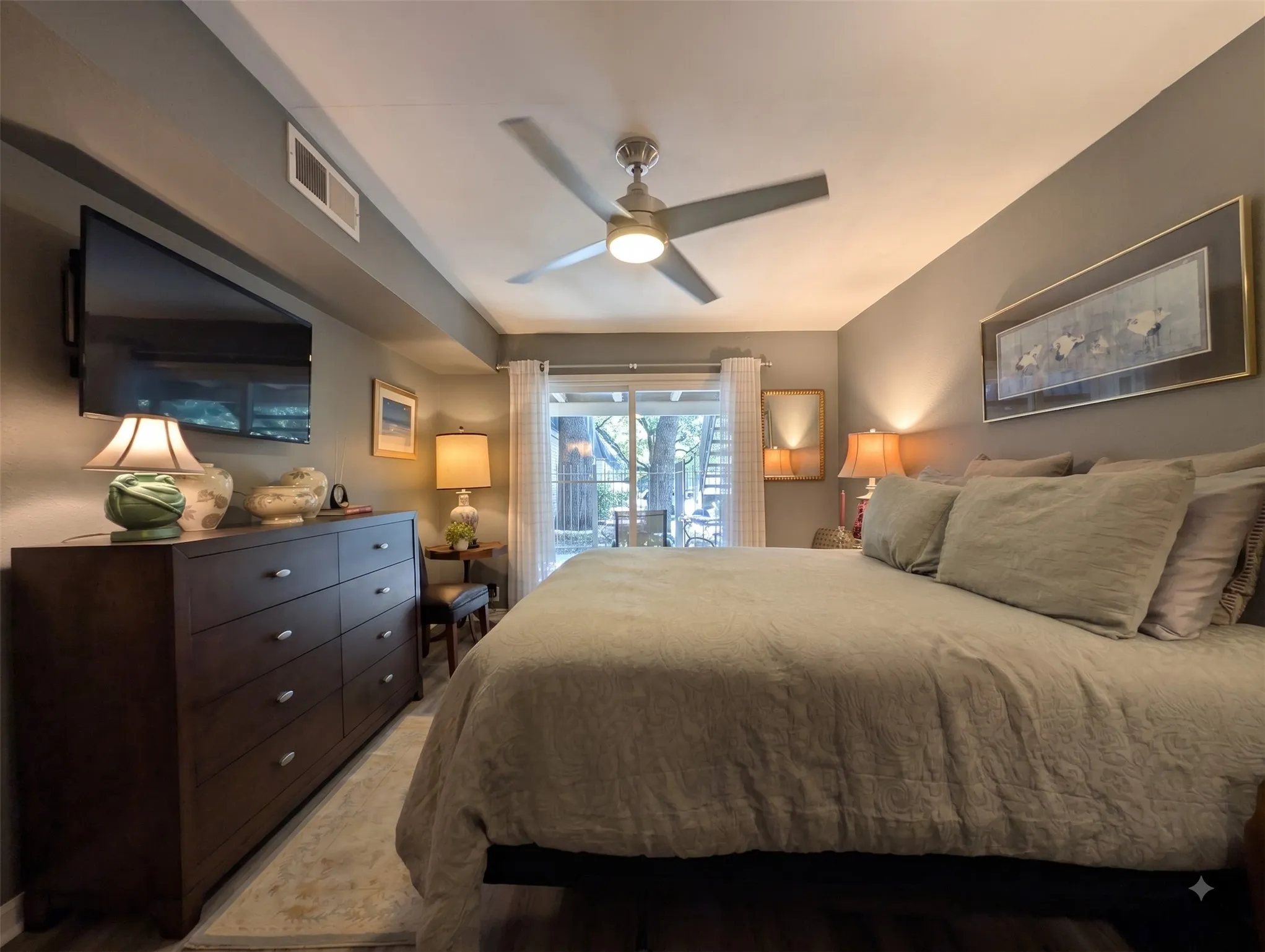 Condominium For Sale in Dallas County , 5234 Fleetwood Oaks Avenue 119, Dallas, Texas 75235, 1 Bedroom, 1 Bathroom, Garage spaces, 698 Sqft, built in 1963, mls#21356501, Real Estate Agent in Dallas, Homes For Sale in Dallas county, Homes For Sale in Dallas, Realtor in Dallas Texas, Real Estate Brokerage Independent Realty Texas, Luminita Cordes Realtor