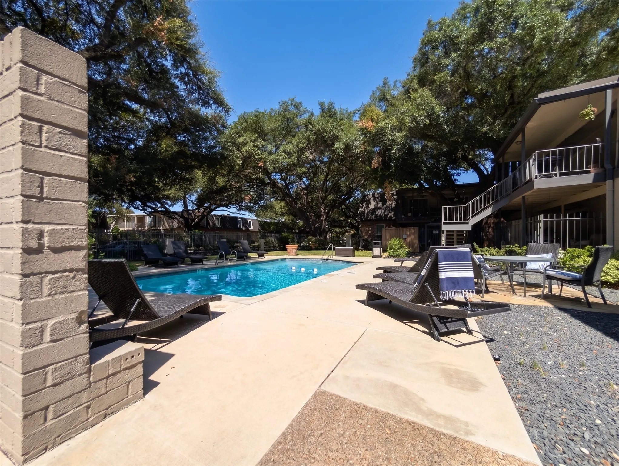 Condominium For Sale in Dallas County , 5234 Fleetwood Oaks Avenue 119, Dallas, Texas 75235, 1 Bedroom, 1 Bathroom, Garage spaces, 698 Sqft, built in 1963, mls#21356501, Real Estate Agent in Dallas, Homes For Sale in Dallas county, Homes For Sale in Dallas, Realtor in Dallas Texas, Real Estate Brokerage Independent Realty Texas, Luminita Cordes Realtor