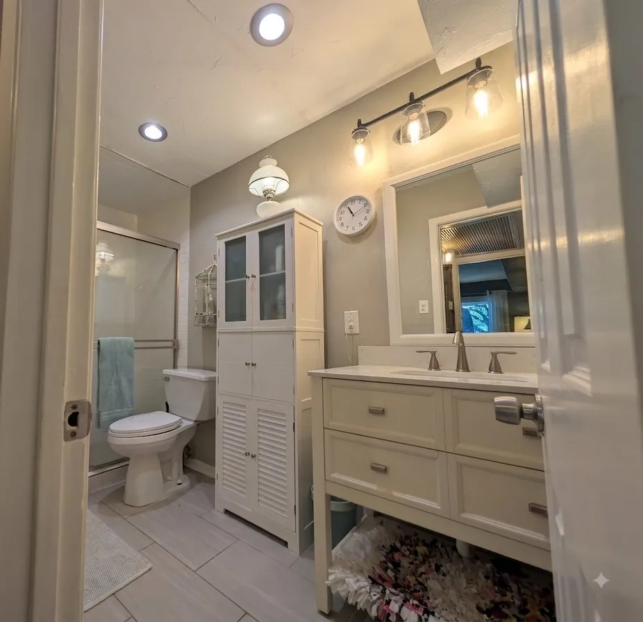 Condominium For Sale in Dallas County , 5234 Fleetwood Oaks Avenue 119, Dallas, Texas 75235, 1 Bedroom, 1 Bathroom, Garage spaces, 698 Sqft, built in 1963, mls#21356501, Real Estate Agent in Dallas, Homes For Sale in Dallas county, Homes For Sale in Dallas, Realtor in Dallas Texas, Real Estate Brokerage Independent Realty Texas, Luminita Cordes Realtor