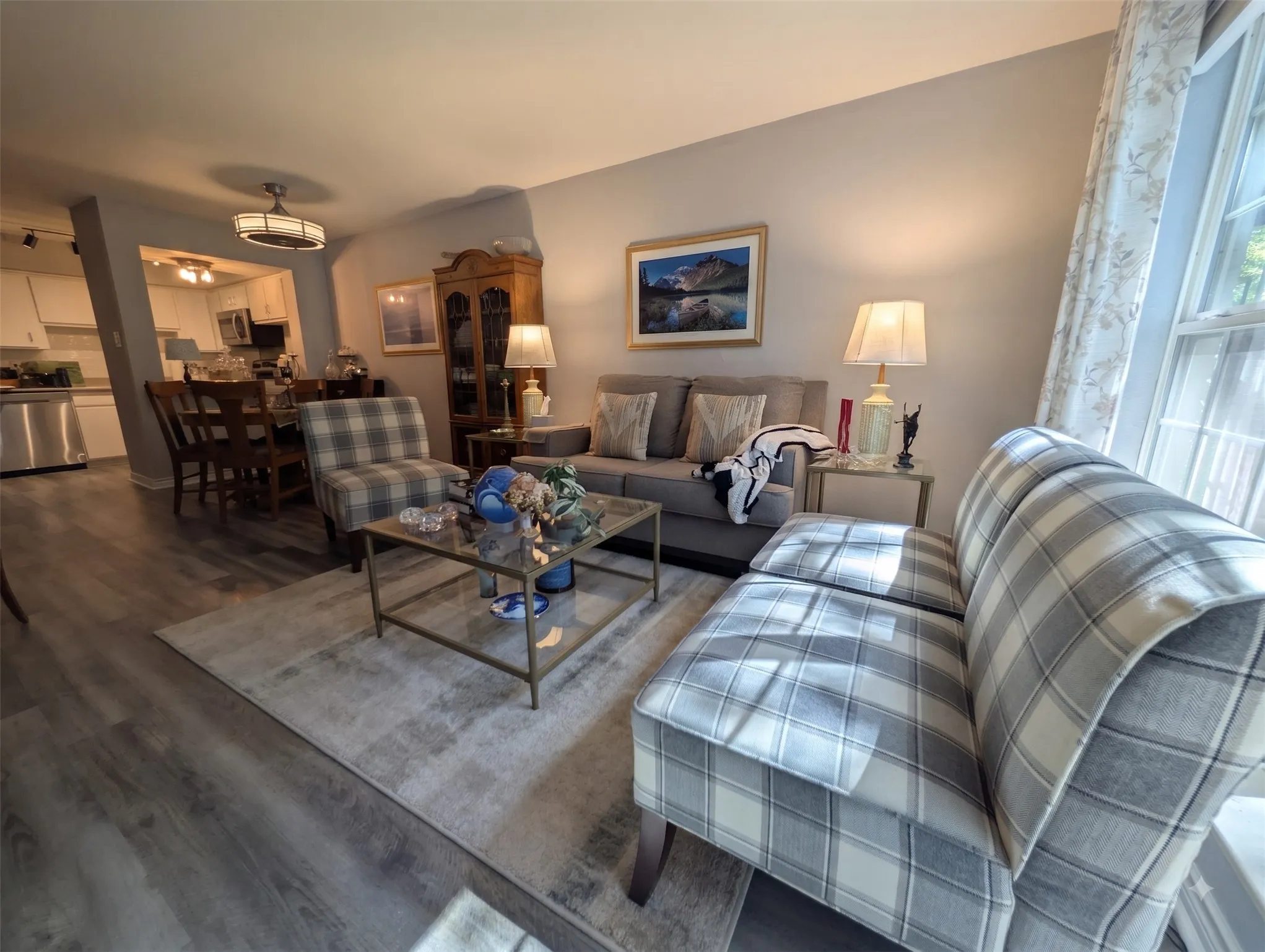 Condominium For Sale in Dallas County , 5234 Fleetwood Oaks Avenue 119, Dallas, Texas 75235, 1 Bedroom, 1 Bathroom, Garage spaces, 698 Sqft, built in 1963, mls#21356501, Real Estate Agent in Dallas, Homes For Sale in Dallas county, Homes For Sale in Dallas, Realtor in Dallas Texas, Real Estate Brokerage Independent Realty Texas, Luminita Cordes Realtor