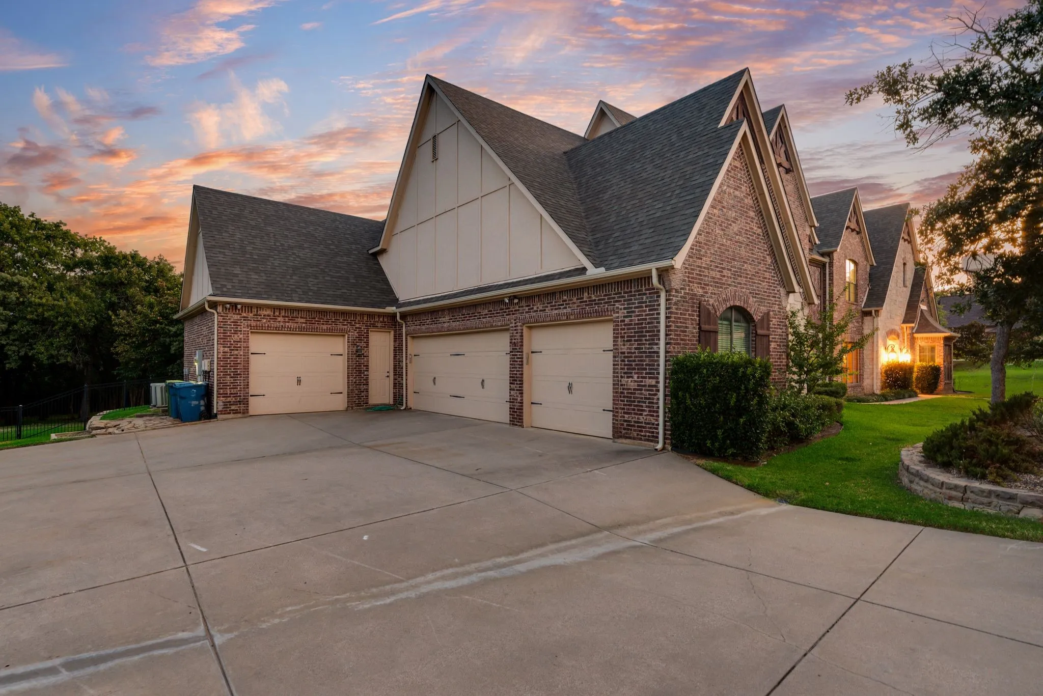 Single Family Residence For Sale in Denton County , 685 Knob Hill Court, Argyle, Texas 76226, 7 Bedroom, 10 Bathroom, 4 Garage spaces, 8,883 Sqft, built in 2005, Price $2,500,000, mls#21353983, Real Estate Agent in Argyle, Homes For Sale in Denton county, Homes For Sale in Argyle, Realtor in Argyle Texas, Real Estate Brokerage Independent Realty Texas, Luminita Cordes Realtor