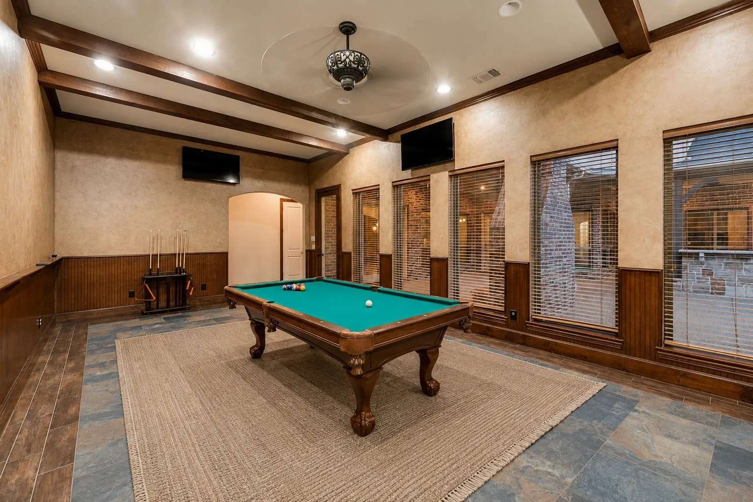 Single Family Residence For Sale in Denton County , 685 Knob Hill Court, Argyle, Texas 76226, 7 Bedroom, 10 Bathroom, 4 Garage spaces, 8,883 Sqft, built in 2005, Price $2,500,000, mls#21353983, Real Estate Agent in Argyle, Homes For Sale in Denton county, Homes For Sale in Argyle, Realtor in Argyle Texas, Real Estate Brokerage Independent Realty Texas, Luminita Cordes Realtor