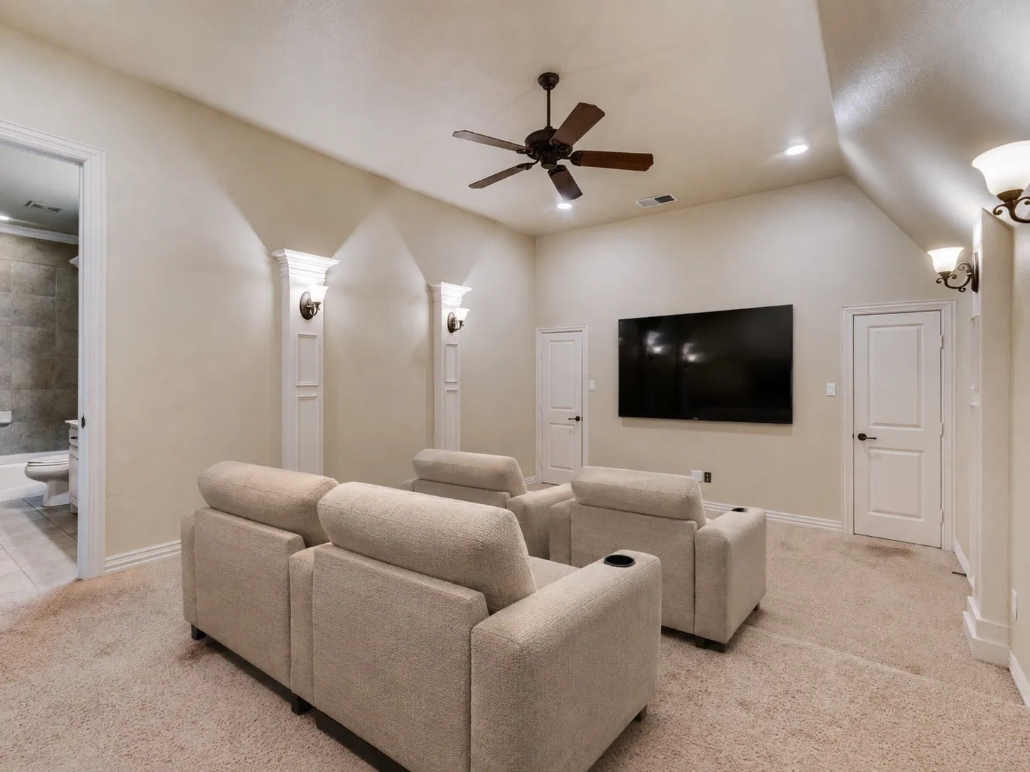 Single Family Residence For Sale in Denton County , 685 Knob Hill Court, Argyle, Texas 76226, 7 Bedroom, 10 Bathroom, 4 Garage spaces, 8,883 Sqft, built in 2005, Price $2,500,000, mls#21353983, Real Estate Agent in Argyle, Homes For Sale in Denton county, Homes For Sale in Argyle, Realtor in Argyle Texas, Real Estate Brokerage Independent Realty Texas, Luminita Cordes Realtor