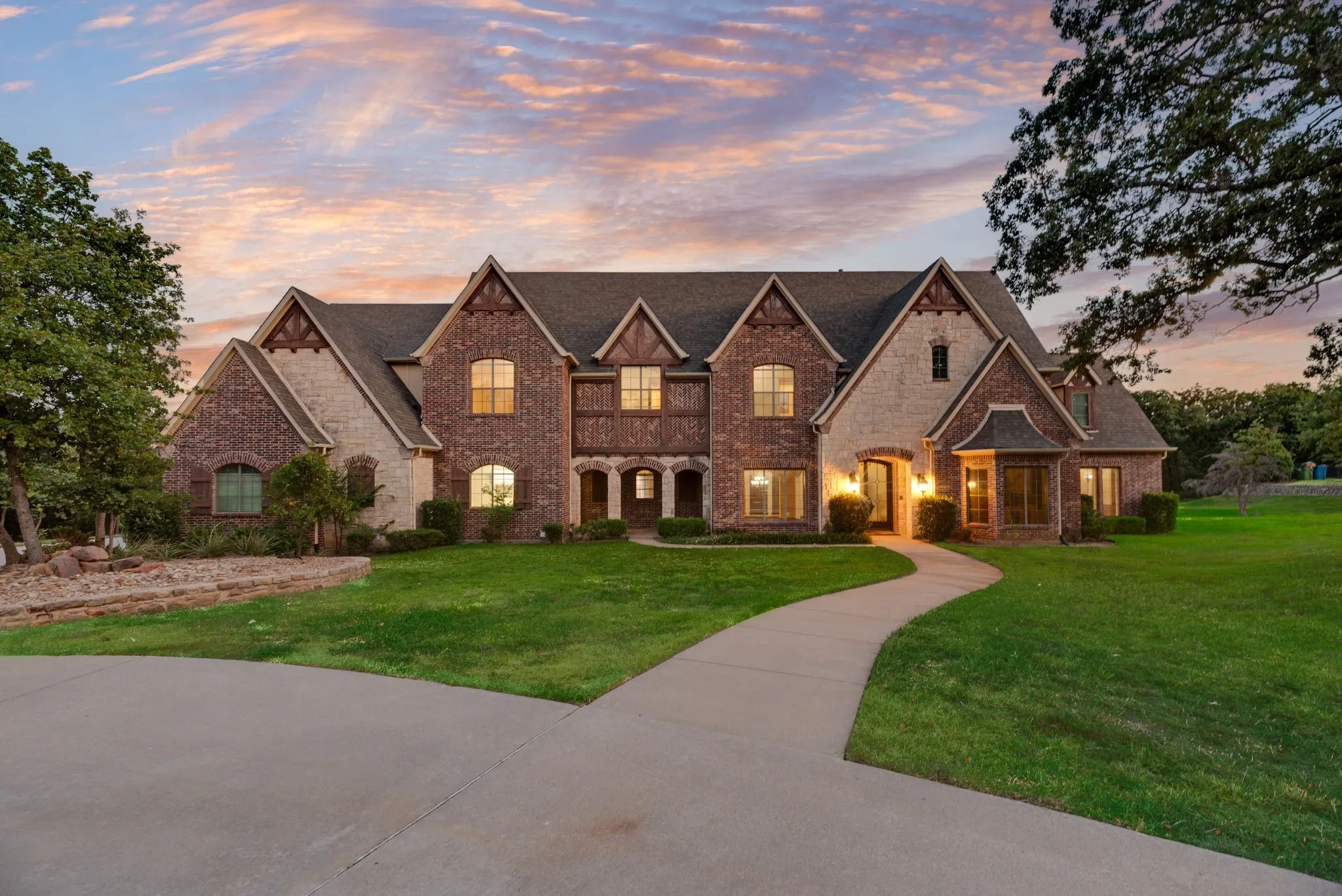 Single Family Residence For Sale in Denton County , 685 Knob Hill Court, Argyle, Texas 76226, 7 Bedroom, 10 Bathroom, 4 Garage spaces, 8,883 Sqft, built in 2005, Price $2,500,000, mls#21353983, Real Estate Agent in Argyle, Homes For Sale in Denton county, Homes For Sale in Argyle, Realtor in Argyle Texas, Real Estate Brokerage Independent Realty Texas, Luminita Cordes Realtor