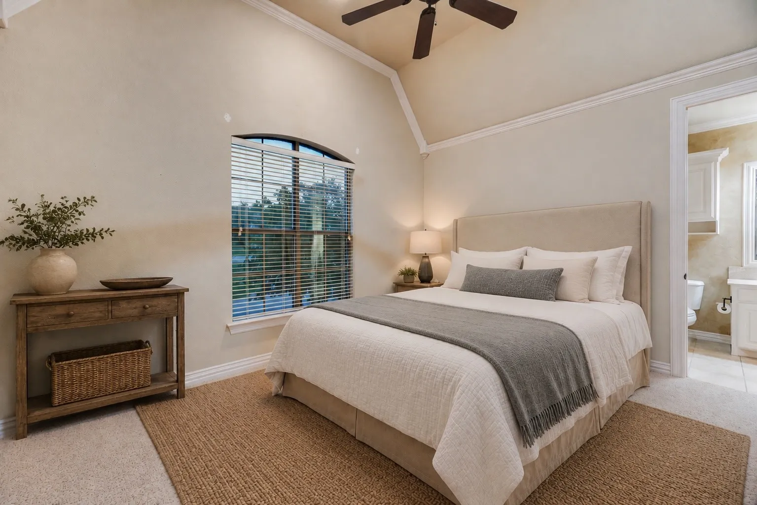Single Family Residence For Sale in Denton County , 685 Knob Hill Court, Argyle, Texas 76226, 7 Bedroom, 10 Bathroom, 4 Garage spaces, 8,883 Sqft, built in 2005, Price $2,500,000, mls#21353983, Real Estate Agent in Argyle, Homes For Sale in Denton county, Homes For Sale in Argyle, Realtor in Argyle Texas, Real Estate Brokerage Independent Realty Texas, Luminita Cordes Realtor