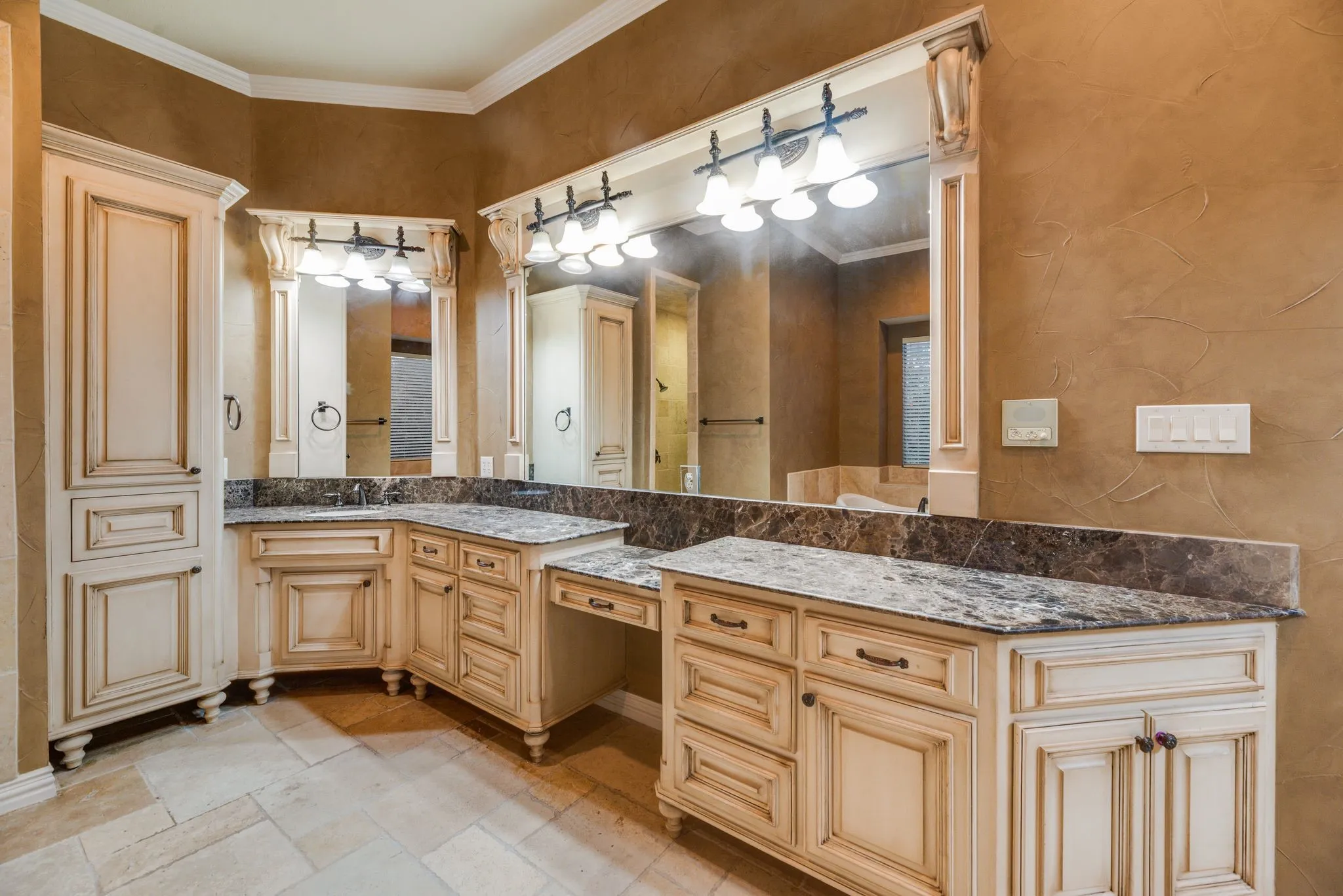Single Family Residence For Sale in Denton County , 685 Knob Hill Court, Argyle, Texas 76226, 7 Bedroom, 10 Bathroom, 4 Garage spaces, 8,883 Sqft, built in 2005, Price $2,500,000, mls#21353983, Real Estate Agent in Argyle, Homes For Sale in Denton county, Homes For Sale in Argyle, Realtor in Argyle Texas, Real Estate Brokerage Independent Realty Texas, Luminita Cordes Realtor
