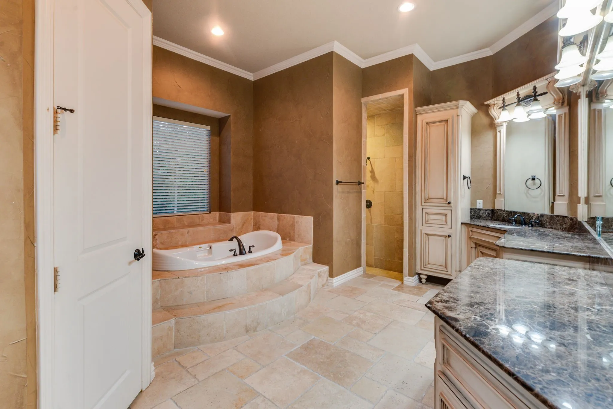 Single Family Residence For Sale in Denton County , 685 Knob Hill Court, Argyle, Texas 76226, 7 Bedroom, 10 Bathroom, 4 Garage spaces, 8,883 Sqft, built in 2005, Price $2,500,000, mls#21353983, Real Estate Agent in Argyle, Homes For Sale in Denton county, Homes For Sale in Argyle, Realtor in Argyle Texas, Real Estate Brokerage Independent Realty Texas, Luminita Cordes Realtor