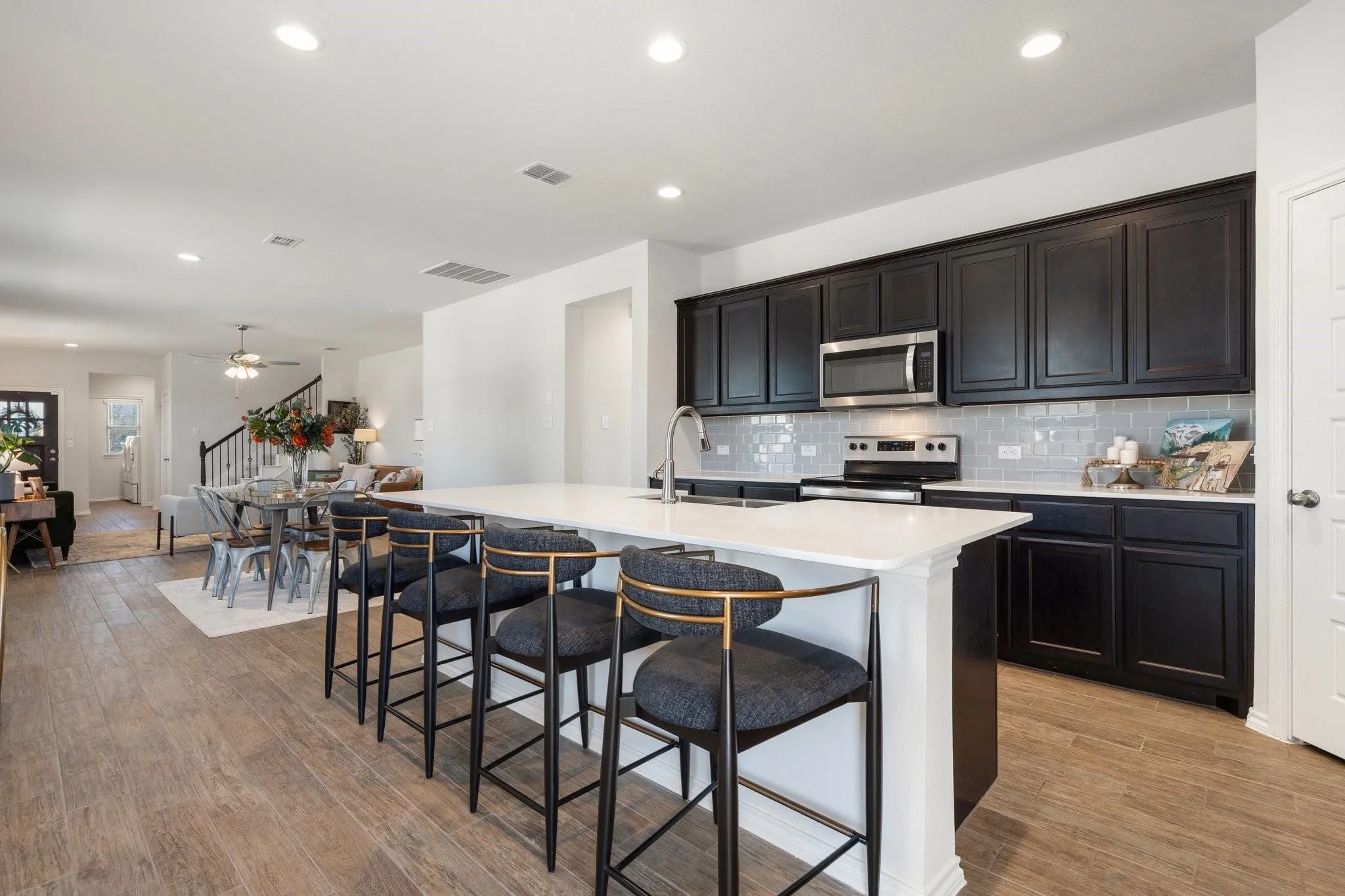 Kitchen featuring backsplash, visible vents, stainless steel appliances, and a sink