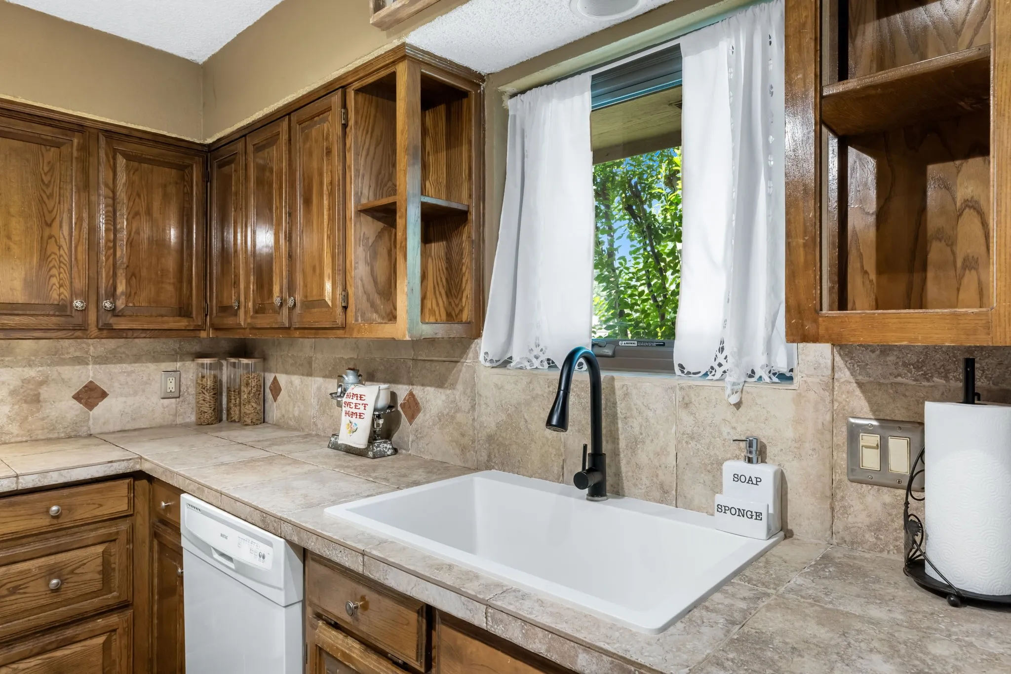 Single Family Residence For Sale in Dallas County , 3011 Tina Street, Sachse, Texas 75048, 3 Bedroom, 2 Bathroom, Garage spaces, 1,976 Sqft, built in 1985, mls#21356668, Real Estate Agent in Sachse, Homes For Sale in Dallas county, Homes For Sale in Sachse, Realtor in Sachse Texas, Real Estate Brokerage Independent Realty Texas, Luminita Cordes Realtor