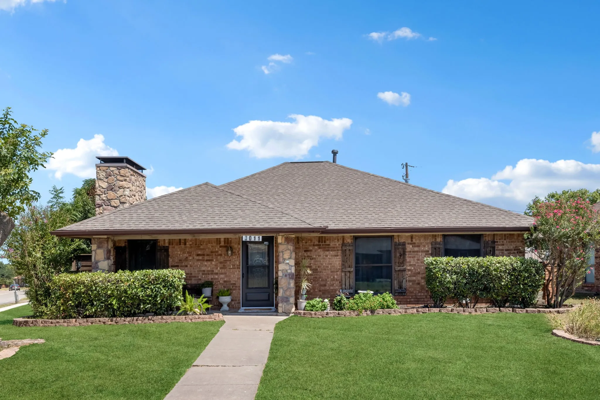 Single Family Residence For Sale in Dallas County , 3011 Tina Street, Sachse, Texas 75048, 3 Bedroom, 2 Bathroom, Garage spaces, 1,976 Sqft, built in 1985, mls#21356668, Real Estate Agent in Sachse, Homes For Sale in Dallas county, Homes For Sale in Sachse, Realtor in Sachse Texas, Real Estate Brokerage Independent Realty Texas, Luminita Cordes Realtor