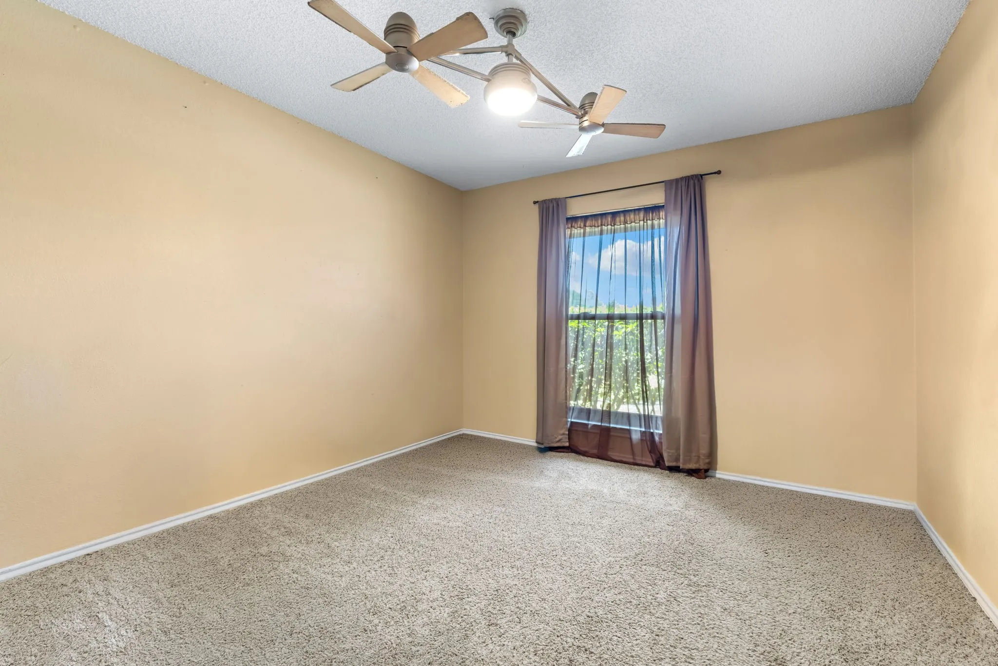Single Family Residence For Sale in Dallas County , 3011 Tina Street, Sachse, Texas 75048, 3 Bedroom, 2 Bathroom, Garage spaces, 1,976 Sqft, built in 1985, mls#21356668, Real Estate Agent in Sachse, Homes For Sale in Dallas county, Homes For Sale in Sachse, Realtor in Sachse Texas, Real Estate Brokerage Independent Realty Texas, Luminita Cordes Realtor
