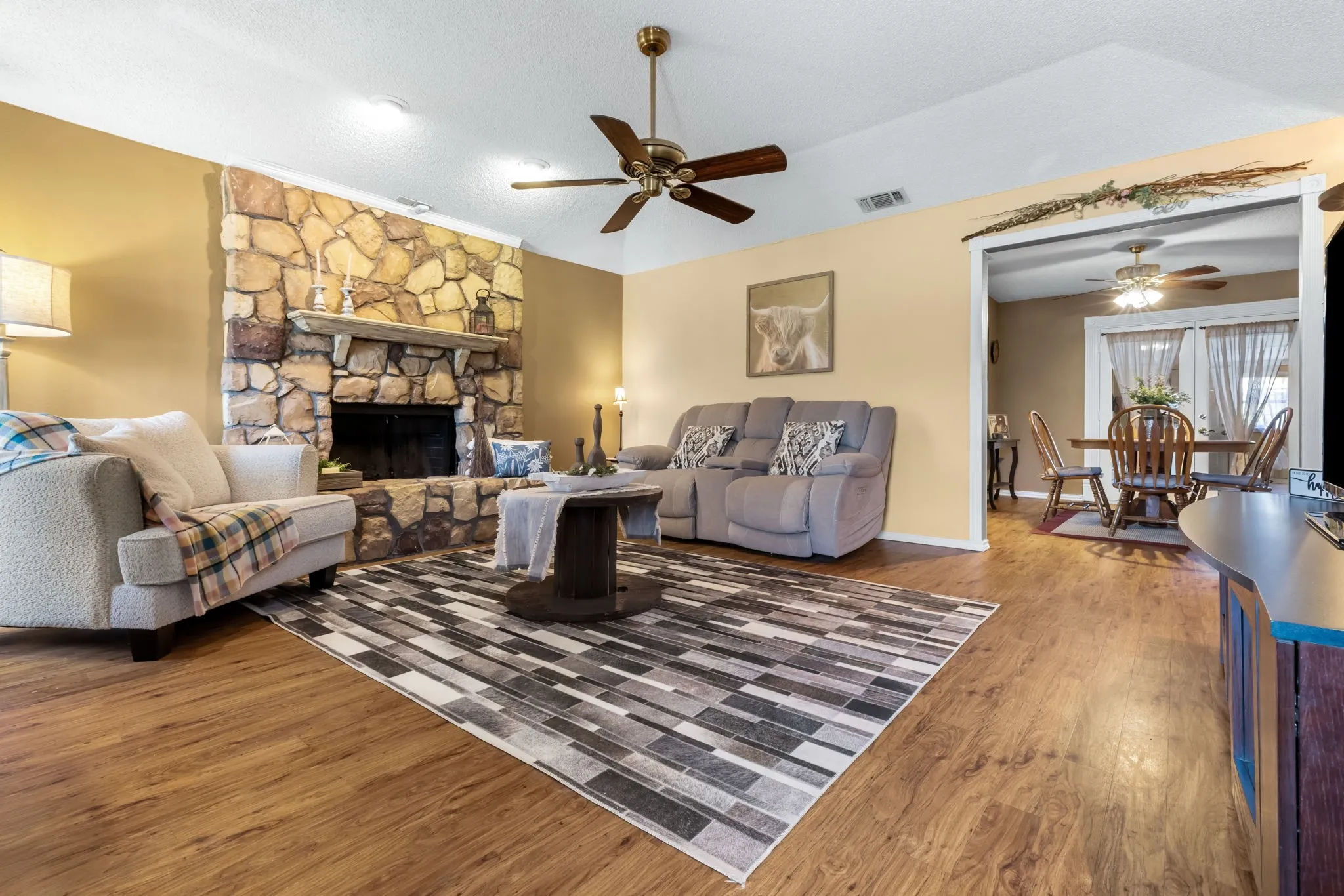 Single Family Residence For Sale in Dallas County , 3011 Tina Street, Sachse, Texas 75048, 3 Bedroom, 2 Bathroom, Garage spaces, 1,976 Sqft, built in 1985, mls#21356668, Real Estate Agent in Sachse, Homes For Sale in Dallas county, Homes For Sale in Sachse, Realtor in Sachse Texas, Real Estate Brokerage Independent Realty Texas, Luminita Cordes Realtor