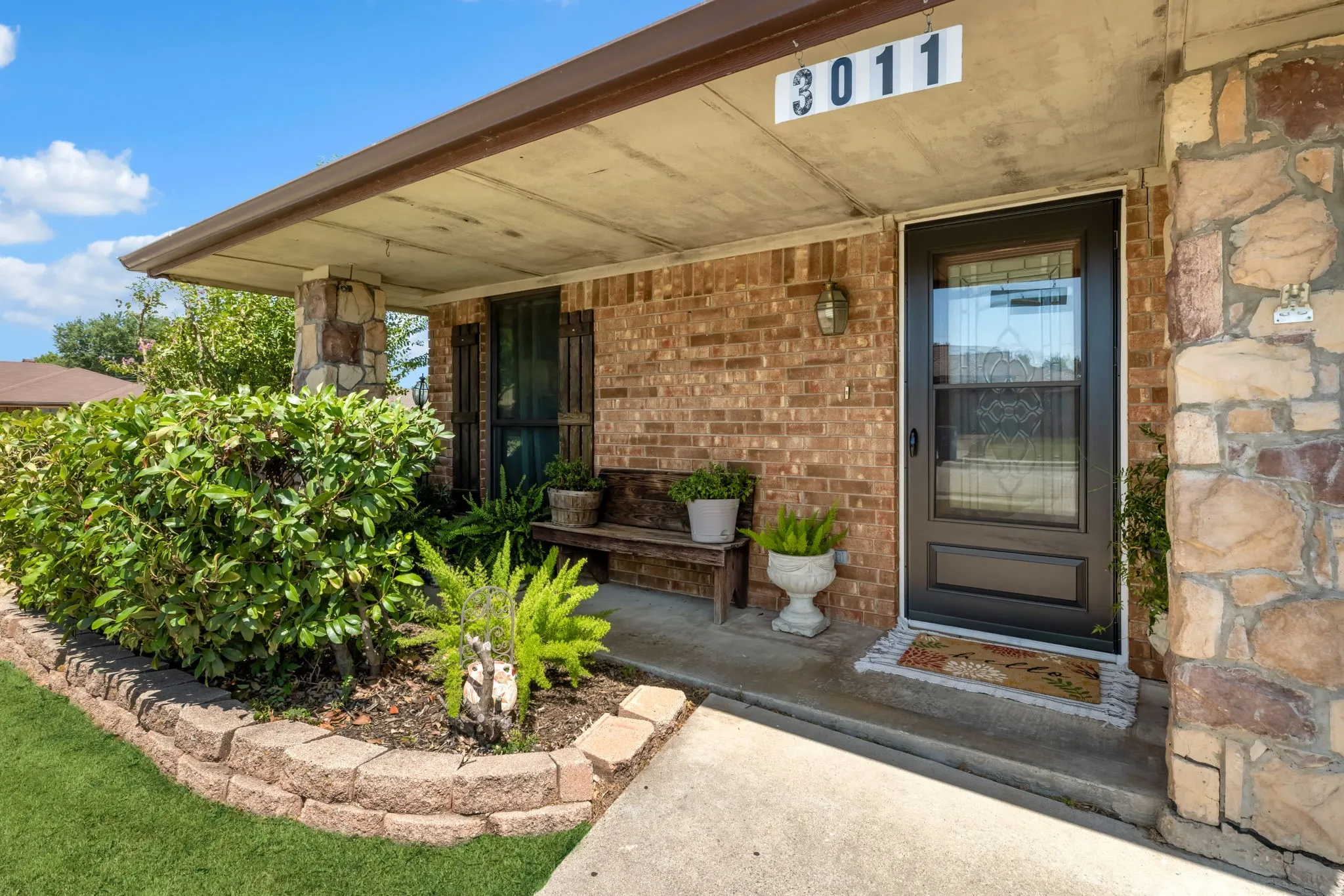 Single Family Residence For Sale in Dallas County , 3011 Tina Street, Sachse, Texas 75048, 3 Bedroom, 2 Bathroom, Garage spaces, 1,976 Sqft, built in 1985, mls#21356668, Real Estate Agent in Sachse, Homes For Sale in Dallas county, Homes For Sale in Sachse, Realtor in Sachse Texas, Real Estate Brokerage Independent Realty Texas, Luminita Cordes Realtor