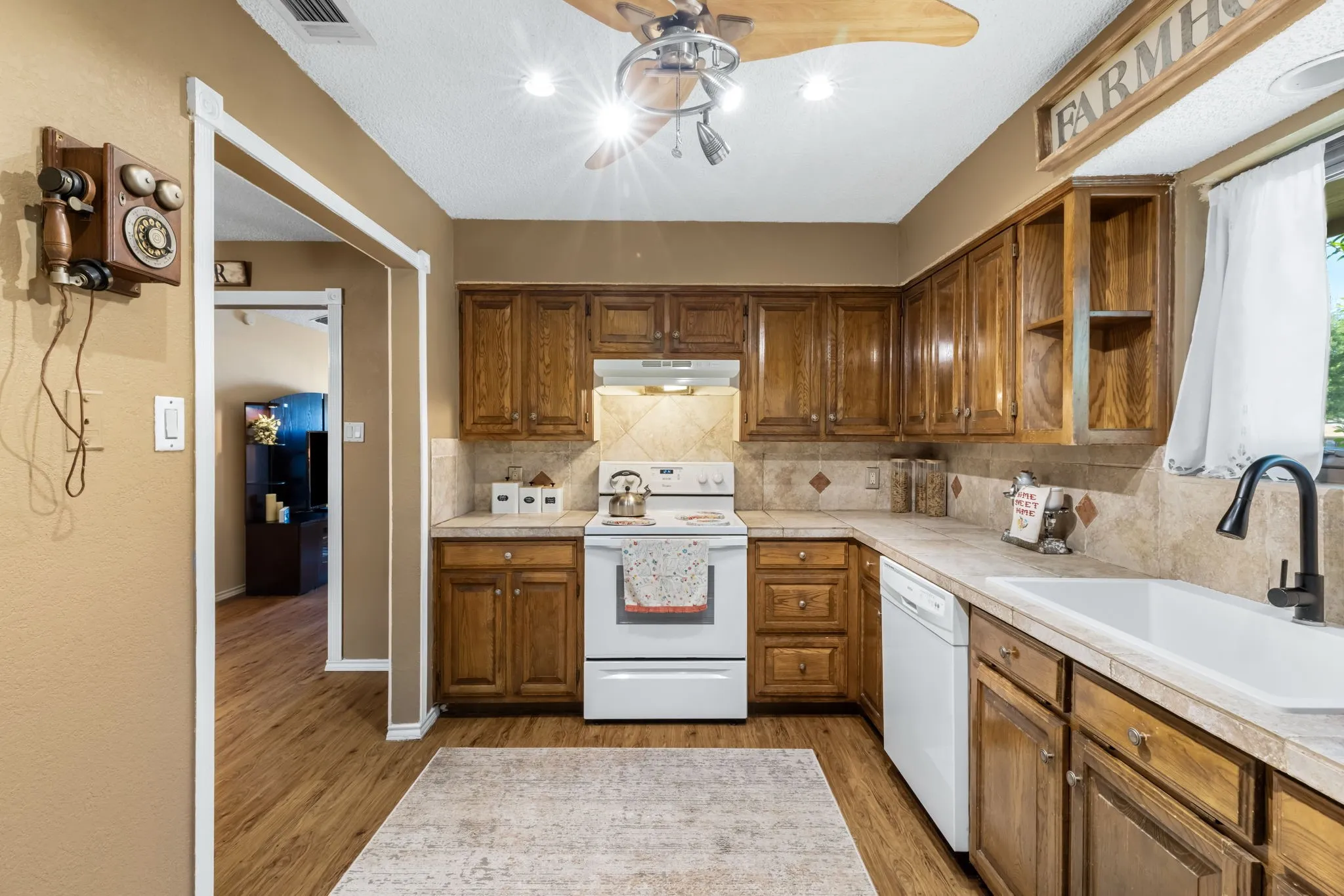Single Family Residence For Sale in Dallas County , 3011 Tina Street, Sachse, Texas 75048, 3 Bedroom, 2 Bathroom, Garage spaces, 1,976 Sqft, built in 1985, mls#21356668, Real Estate Agent in Sachse, Homes For Sale in Dallas county, Homes For Sale in Sachse, Realtor in Sachse Texas, Real Estate Brokerage Independent Realty Texas, Luminita Cordes Realtor