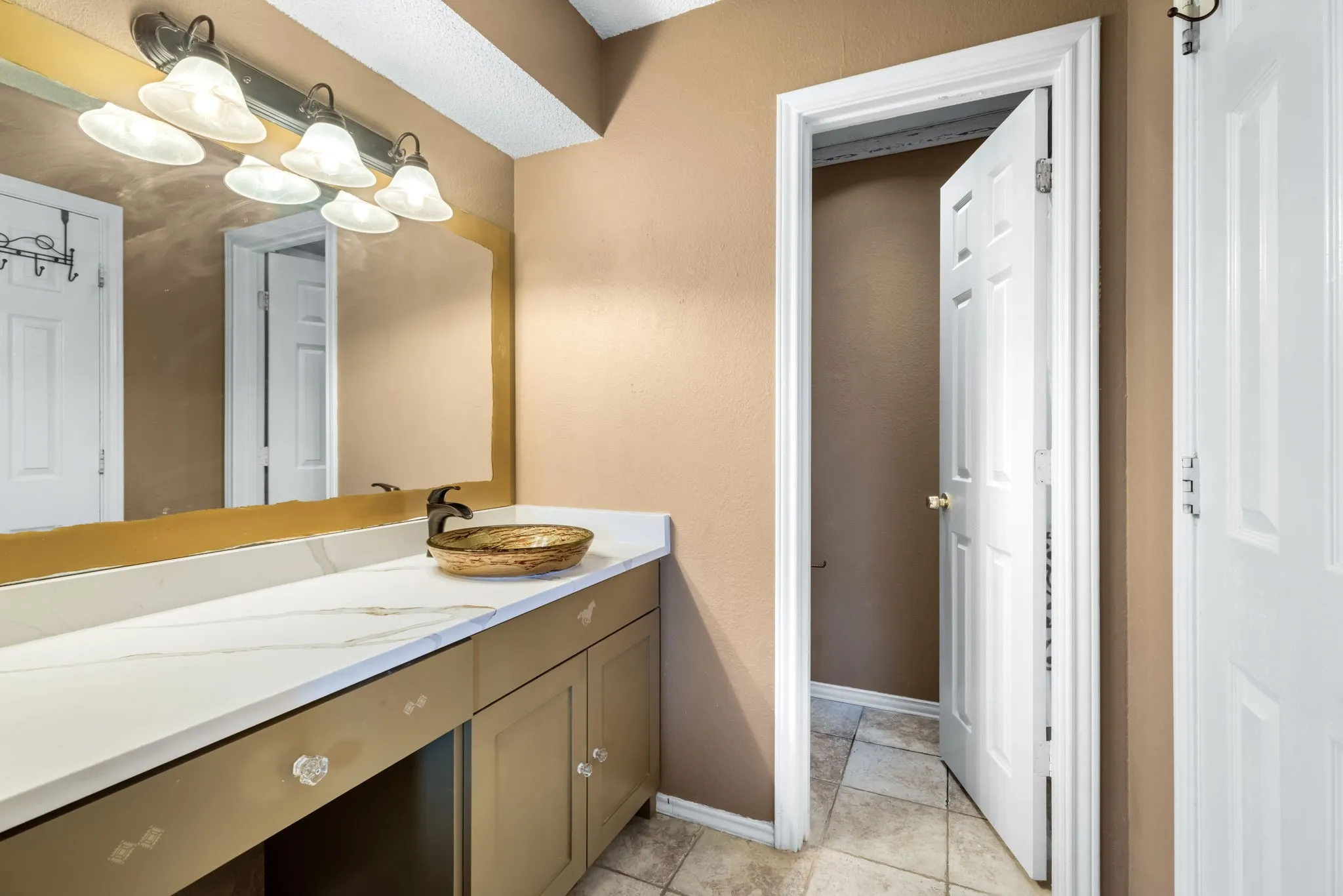 Single Family Residence For Sale in Dallas County , 3011 Tina Street, Sachse, Texas 75048, 3 Bedroom, 2 Bathroom, Garage spaces, 1,976 Sqft, built in 1985, mls#21356668, Real Estate Agent in Sachse, Homes For Sale in Dallas county, Homes For Sale in Sachse, Realtor in Sachse Texas, Real Estate Brokerage Independent Realty Texas, Luminita Cordes Realtor
