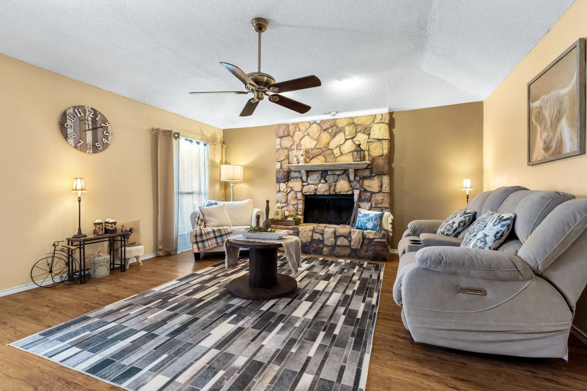 Single Family Residence For Sale in Dallas County , 3011 Tina Street, Sachse, Texas 75048, 3 Bedroom, 2 Bathroom, Garage spaces, 1,976 Sqft, built in 1985, mls#21356668, Real Estate Agent in Sachse, Homes For Sale in Dallas county, Homes For Sale in Sachse, Realtor in Sachse Texas, Real Estate Brokerage Independent Realty Texas, Luminita Cordes Realtor