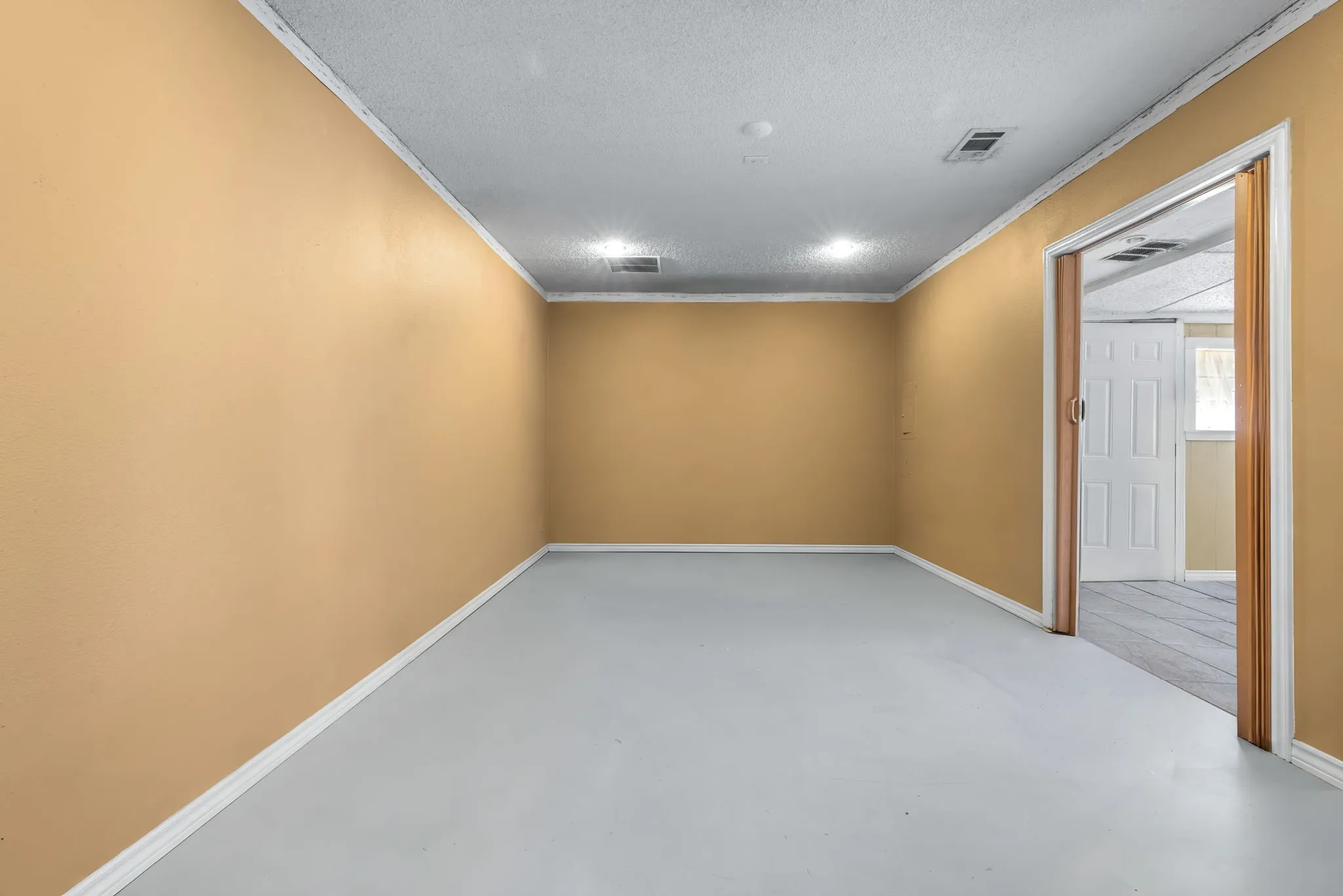 Single Family Residence For Sale in Dallas County , 3011 Tina Street, Sachse, Texas 75048, 3 Bedroom, 2 Bathroom, Garage spaces, 1,976 Sqft, built in 1985, mls#21356668, Real Estate Agent in Sachse, Homes For Sale in Dallas county, Homes For Sale in Sachse, Realtor in Sachse Texas, Real Estate Brokerage Independent Realty Texas, Luminita Cordes Realtor