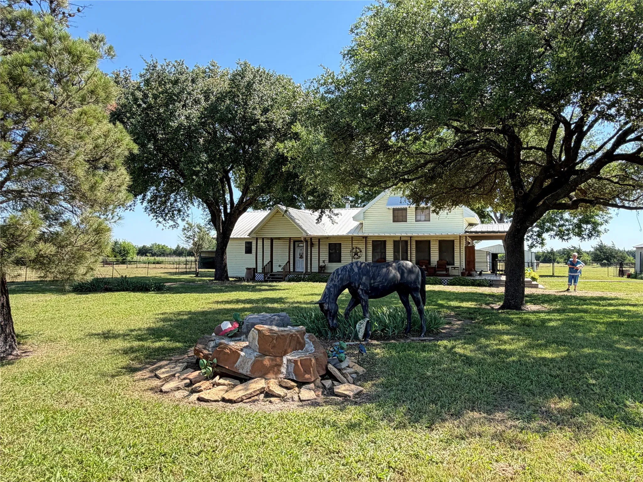 Single Family Residence For Sale in Dallas County , 330 S Goode Road, Wilmer, Texas 75172, 3 Bedroom, 3 Bathroom, Garage spaces, 2,128 Sqft, built in 1983, mls#21352950, Real Estate Agent in Wilmer, Homes For Sale in Dallas county, Homes For Sale in Wilmer, Realtor in Wilmer Texas, Real Estate Brokerage Independent Realty Texas, Luminita Cordes Realtor