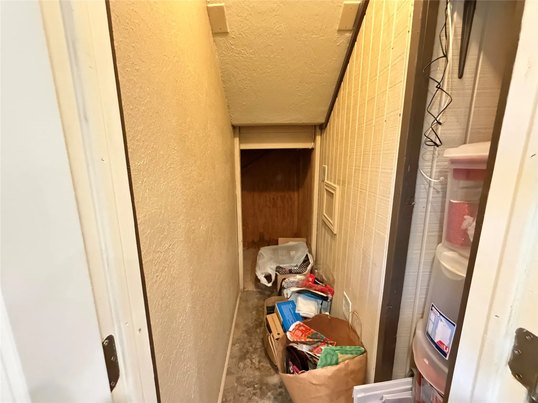 Single Family Residence For Sale in Dallas County , 330 S Goode Road, Wilmer, Texas 75172, 3 Bedroom, 3 Bathroom, Garage spaces, 2,128 Sqft, built in 1983, mls#21352950, Real Estate Agent in Wilmer, Homes For Sale in Dallas county, Homes For Sale in Wilmer, Realtor in Wilmer Texas, Real Estate Brokerage Independent Realty Texas, Luminita Cordes Realtor