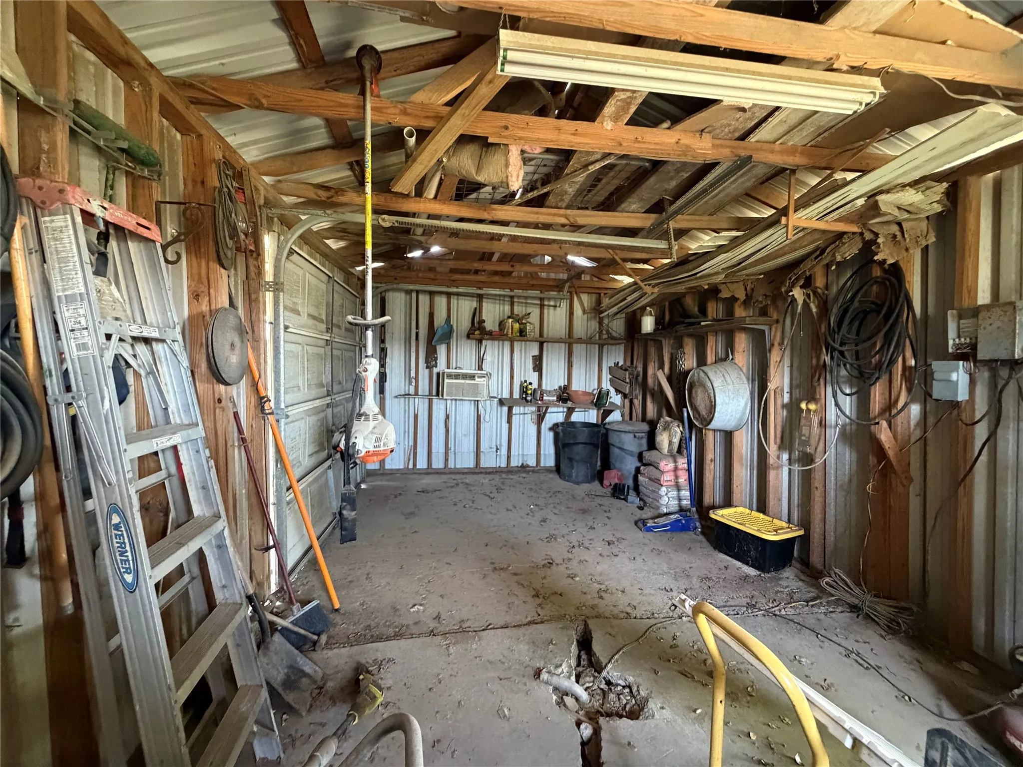 Single Family Residence For Sale in Dallas County , 330 S Goode Road, Wilmer, Texas 75172, 3 Bedroom, 3 Bathroom, Garage spaces, 2,128 Sqft, built in 1983, mls#21352950, Real Estate Agent in Wilmer, Homes For Sale in Dallas county, Homes For Sale in Wilmer, Realtor in Wilmer Texas, Real Estate Brokerage Independent Realty Texas, Luminita Cordes Realtor