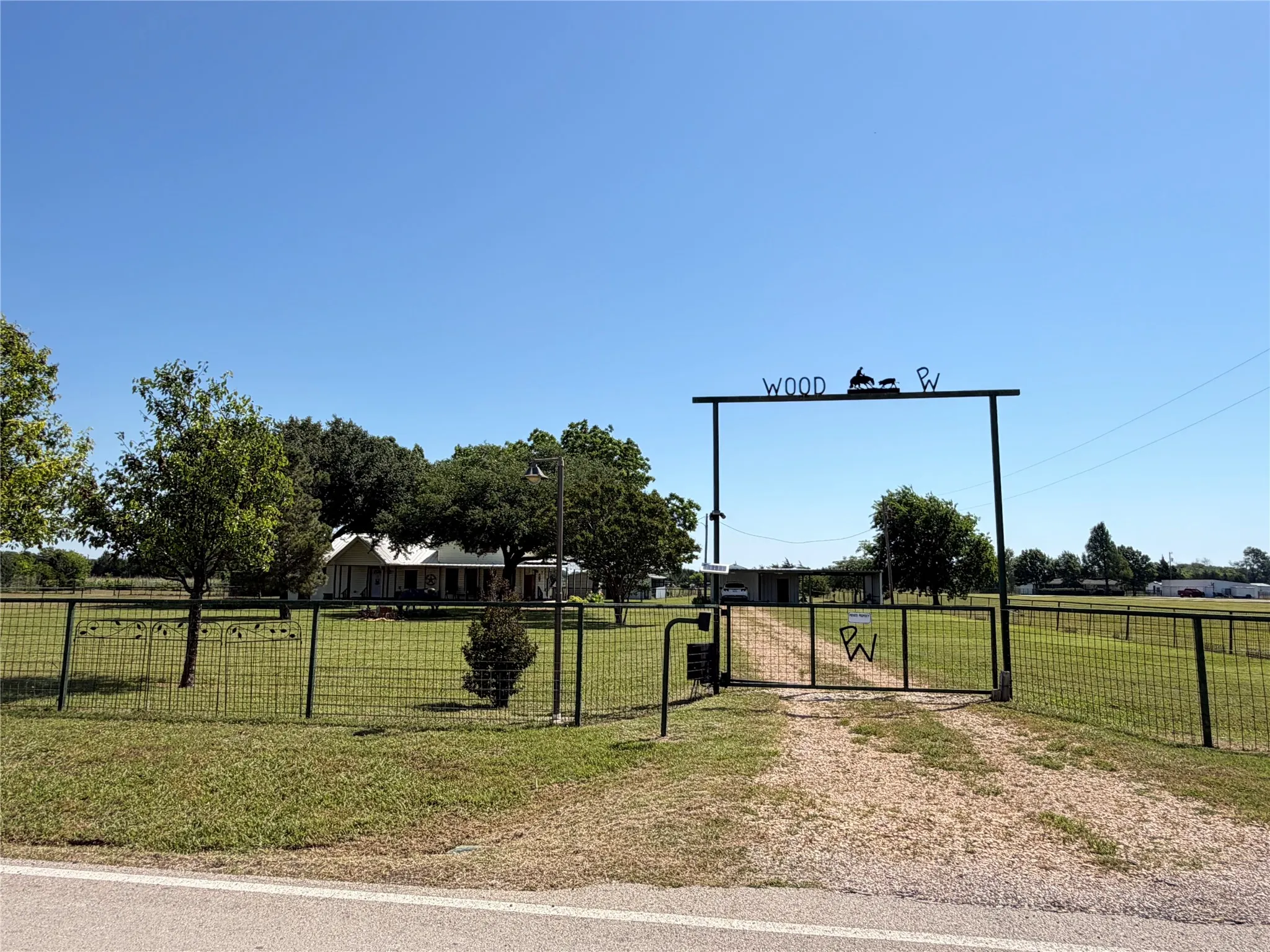 Single Family Residence For Sale in Dallas County , 330 S Goode Road, Wilmer, Texas 75172, 3 Bedroom, 3 Bathroom, Garage spaces, 2,128 Sqft, built in 1983, mls#21352950, Real Estate Agent in Wilmer, Homes For Sale in Dallas county, Homes For Sale in Wilmer, Realtor in Wilmer Texas, Real Estate Brokerage Independent Realty Texas, Luminita Cordes Realtor