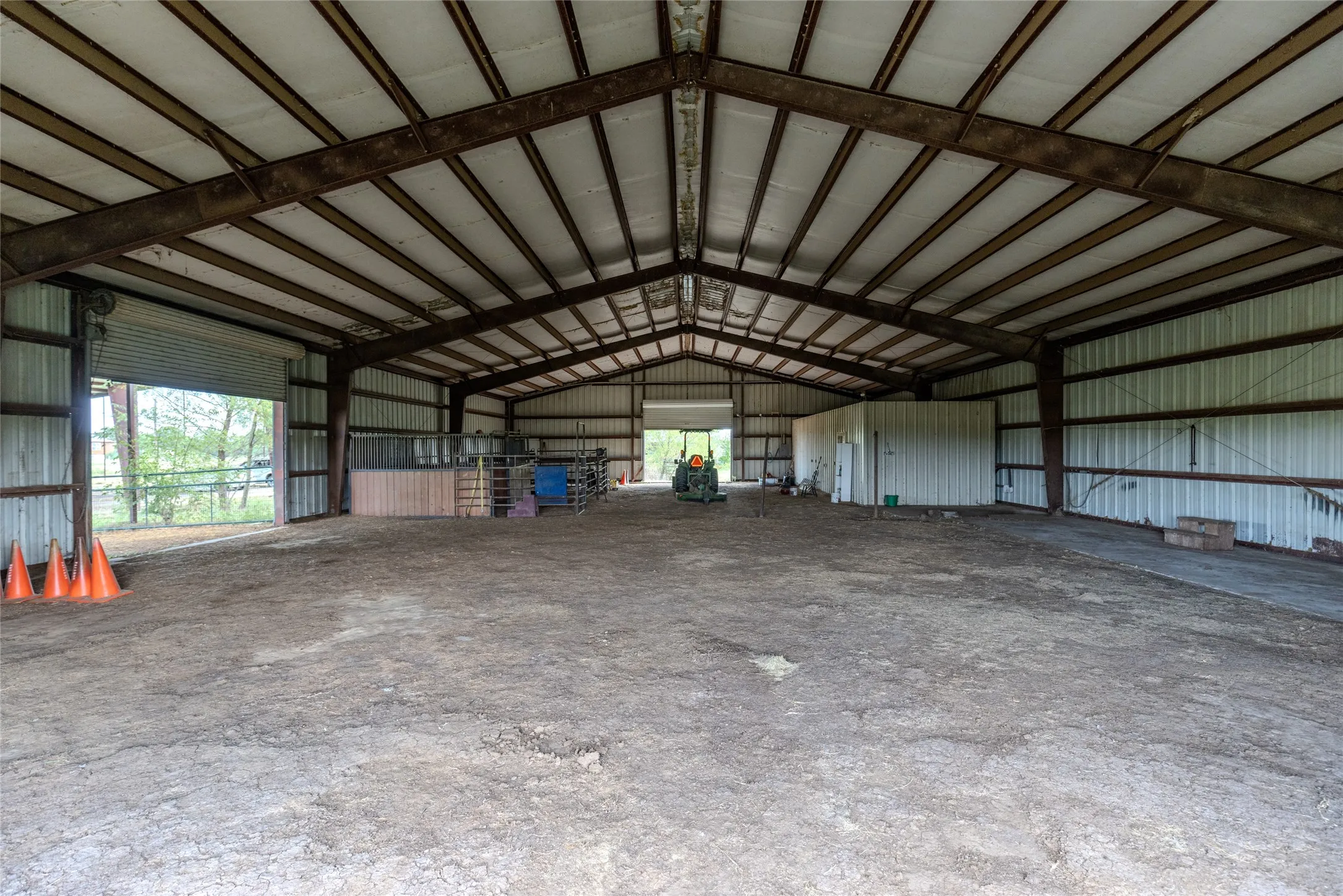 Single Family Residence For Sale in Hunt County , 5101 County Road 2208, Greenville, Texas 75402, 3 Bedroom, 2 Bathroom, 2 Garage spaces, 1,920 Sqft, built in 2004, mls#21354870, Real Estate Agent in Greenville, Homes For Sale in Hunt county, Homes For Sale in Greenville, Realtor in Greenville Texas, Real Estate Brokerage Independent Realty Texas, Luminita Cordes Realtor