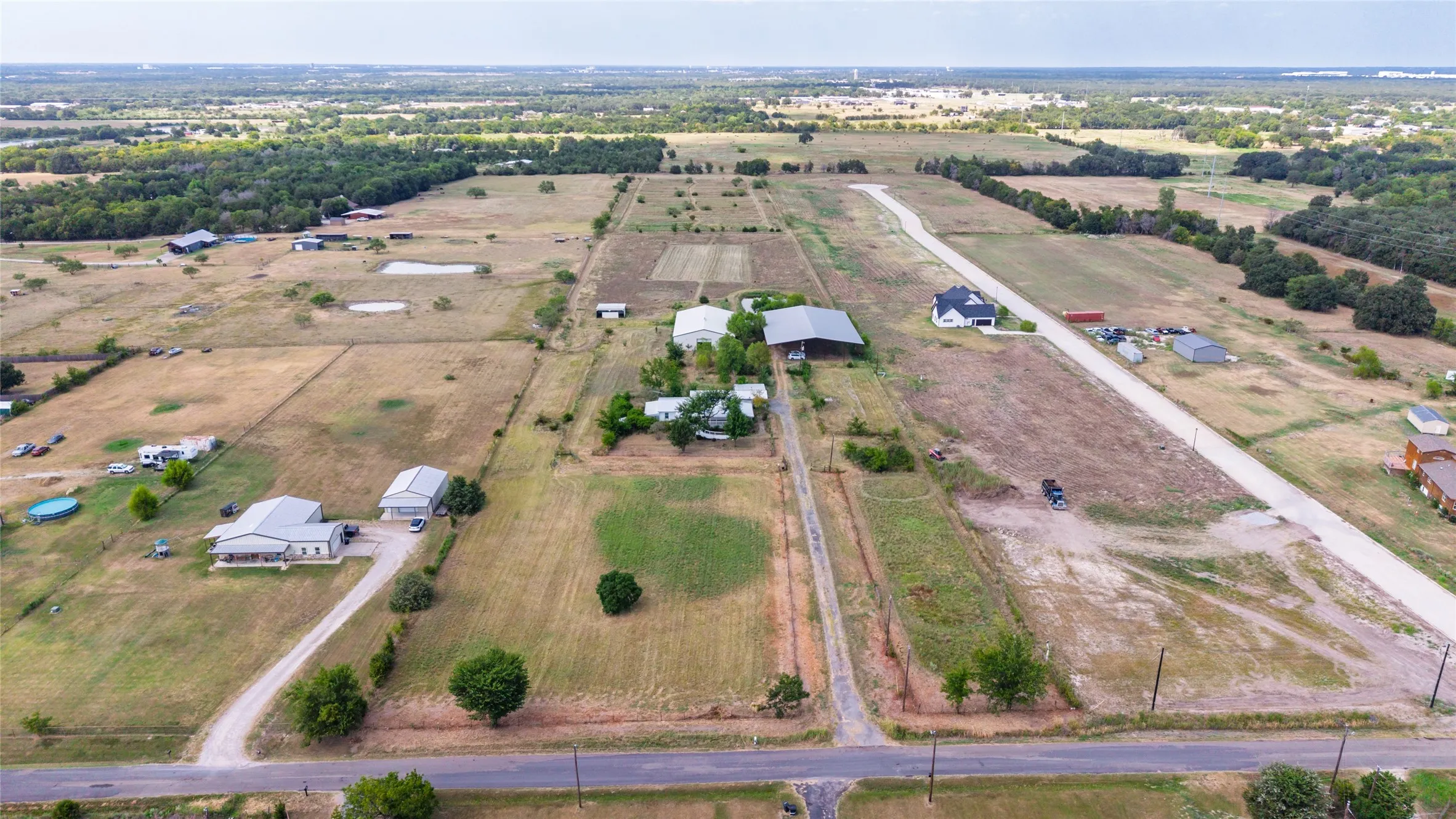 Single Family Residence For Sale in Hunt County , 5101 County Road 2208, Greenville, Texas 75402, 3 Bedroom, 2 Bathroom, 2 Garage spaces, 1,920 Sqft, built in 2004, mls#21354870, Real Estate Agent in Greenville, Homes For Sale in Hunt county, Homes For Sale in Greenville, Realtor in Greenville Texas, Real Estate Brokerage Independent Realty Texas, Luminita Cordes Realtor