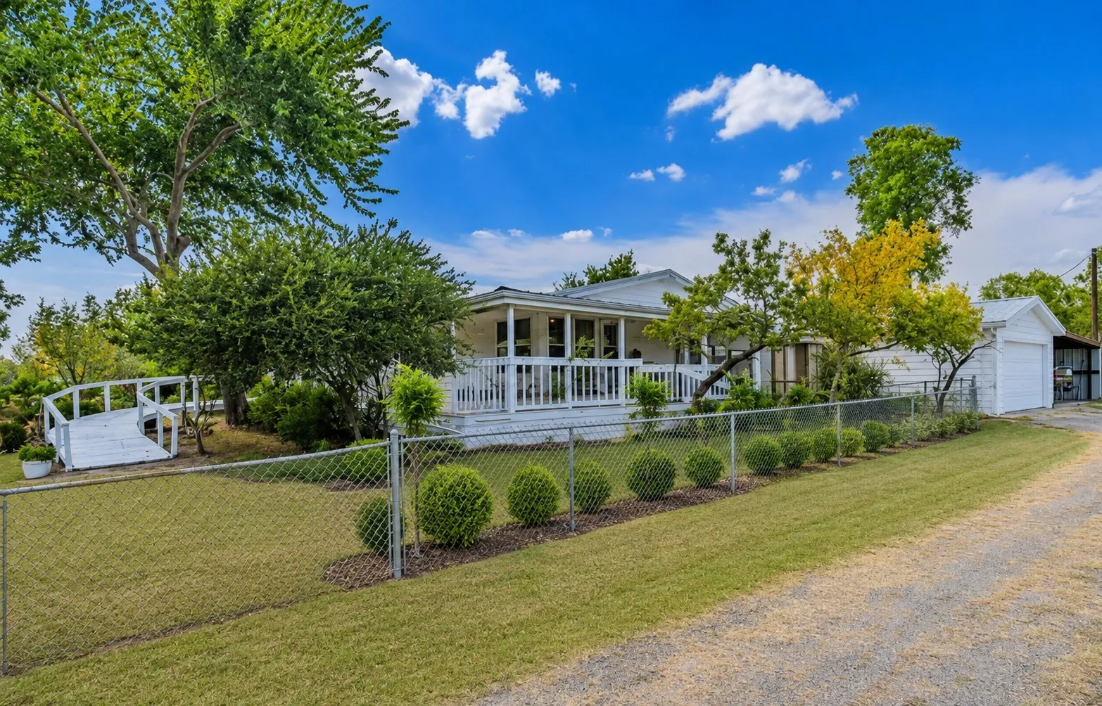 Single Family Residence For Sale in Hunt County , 5101 County Road 2208, Greenville, Texas 75402, 3 Bedroom, 2 Bathroom, 2 Garage spaces, 1,920 Sqft, built in 2004, mls#21354870, Real Estate Agent in Greenville, Homes For Sale in Hunt county, Homes For Sale in Greenville, Realtor in Greenville Texas, Real Estate Brokerage Independent Realty Texas, Luminita Cordes Realtor