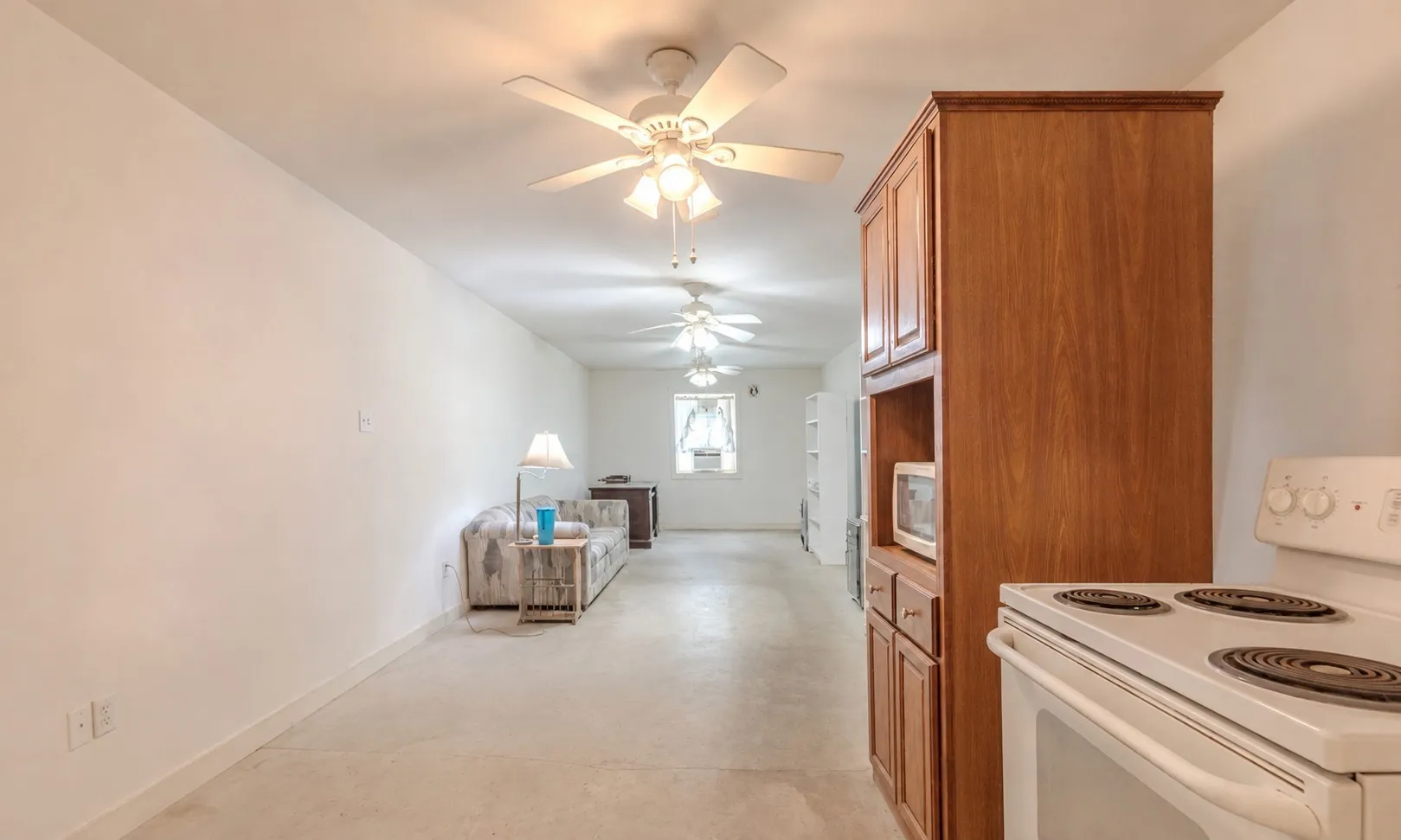 Single Family Residence For Sale in Hunt County , 5101 County Road 2208, Greenville, Texas 75402, 3 Bedroom, 2 Bathroom, 2 Garage spaces, 1,920 Sqft, built in 2004, mls#21354870, Real Estate Agent in Greenville, Homes For Sale in Hunt county, Homes For Sale in Greenville, Realtor in Greenville Texas, Real Estate Brokerage Independent Realty Texas, Luminita Cordes Realtor