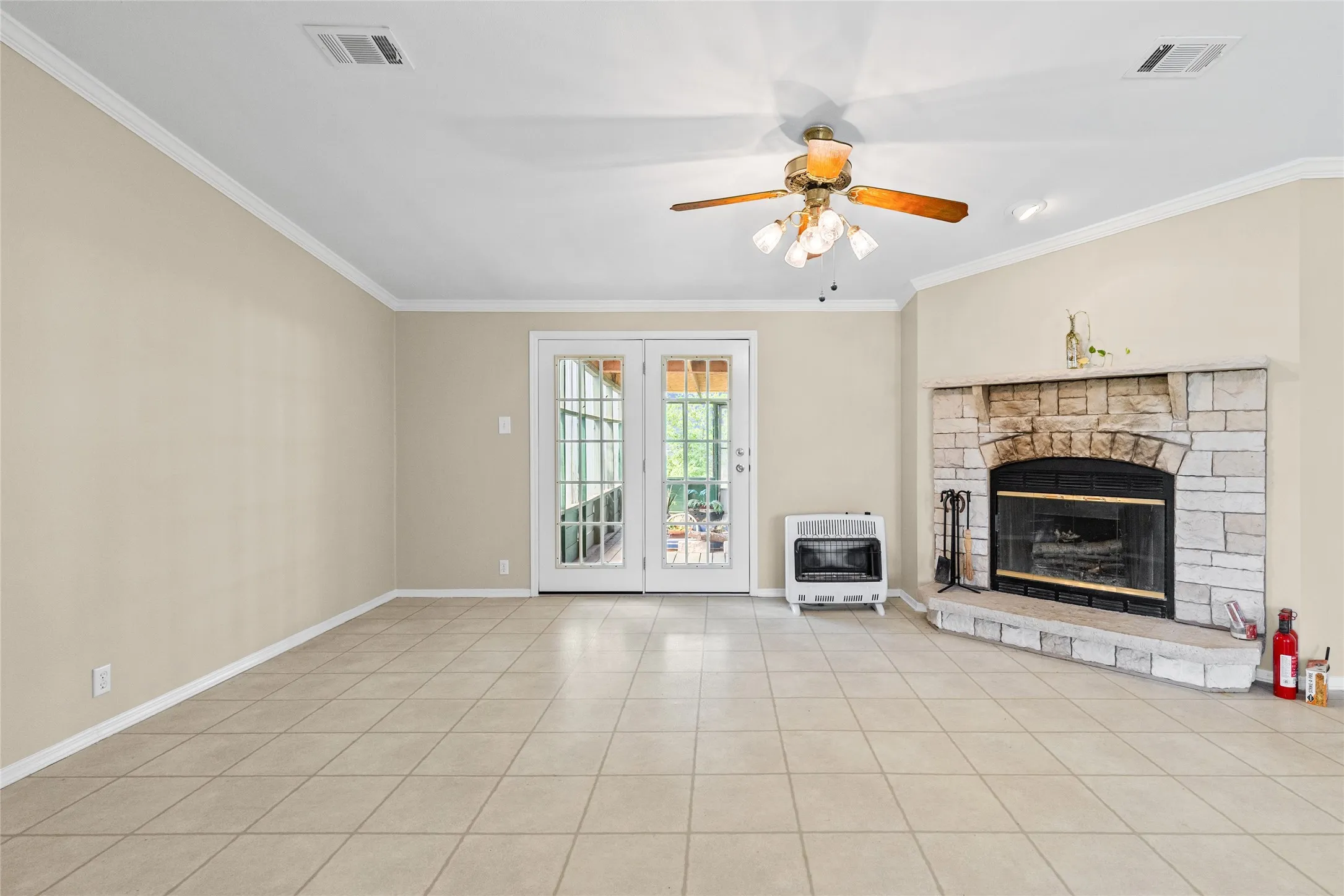 Single Family Residence For Sale in Hunt County , 5101 County Road 2208, Greenville, Texas 75402, 3 Bedroom, 2 Bathroom, 2 Garage spaces, 1,920 Sqft, built in 2004, mls#21354870, Real Estate Agent in Greenville, Homes For Sale in Hunt county, Homes For Sale in Greenville, Realtor in Greenville Texas, Real Estate Brokerage Independent Realty Texas, Luminita Cordes Realtor