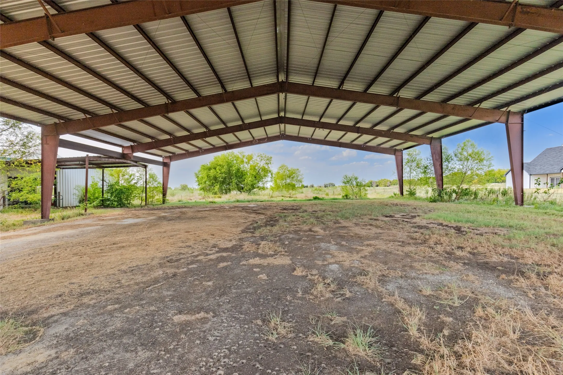 Single Family Residence For Sale in Hunt County , 5101 County Road 2208, Greenville, Texas 75402, 3 Bedroom, 2 Bathroom, 2 Garage spaces, 1,920 Sqft, built in 2004, mls#21354870, Real Estate Agent in Greenville, Homes For Sale in Hunt county, Homes For Sale in Greenville, Realtor in Greenville Texas, Real Estate Brokerage Independent Realty Texas, Luminita Cordes Realtor