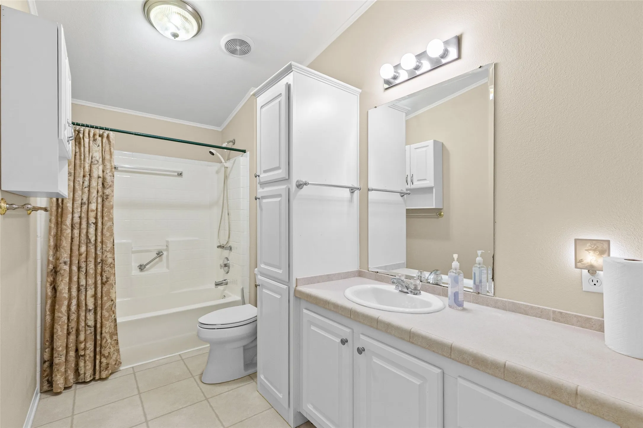 Single Family Residence For Sale in Hunt County , 5101 County Road 2208, Greenville, Texas 75402, 3 Bedroom, 2 Bathroom, 2 Garage spaces, 1,920 Sqft, built in 2004, mls#21354870, Real Estate Agent in Greenville, Homes For Sale in Hunt county, Homes For Sale in Greenville, Realtor in Greenville Texas, Real Estate Brokerage Independent Realty Texas, Luminita Cordes Realtor