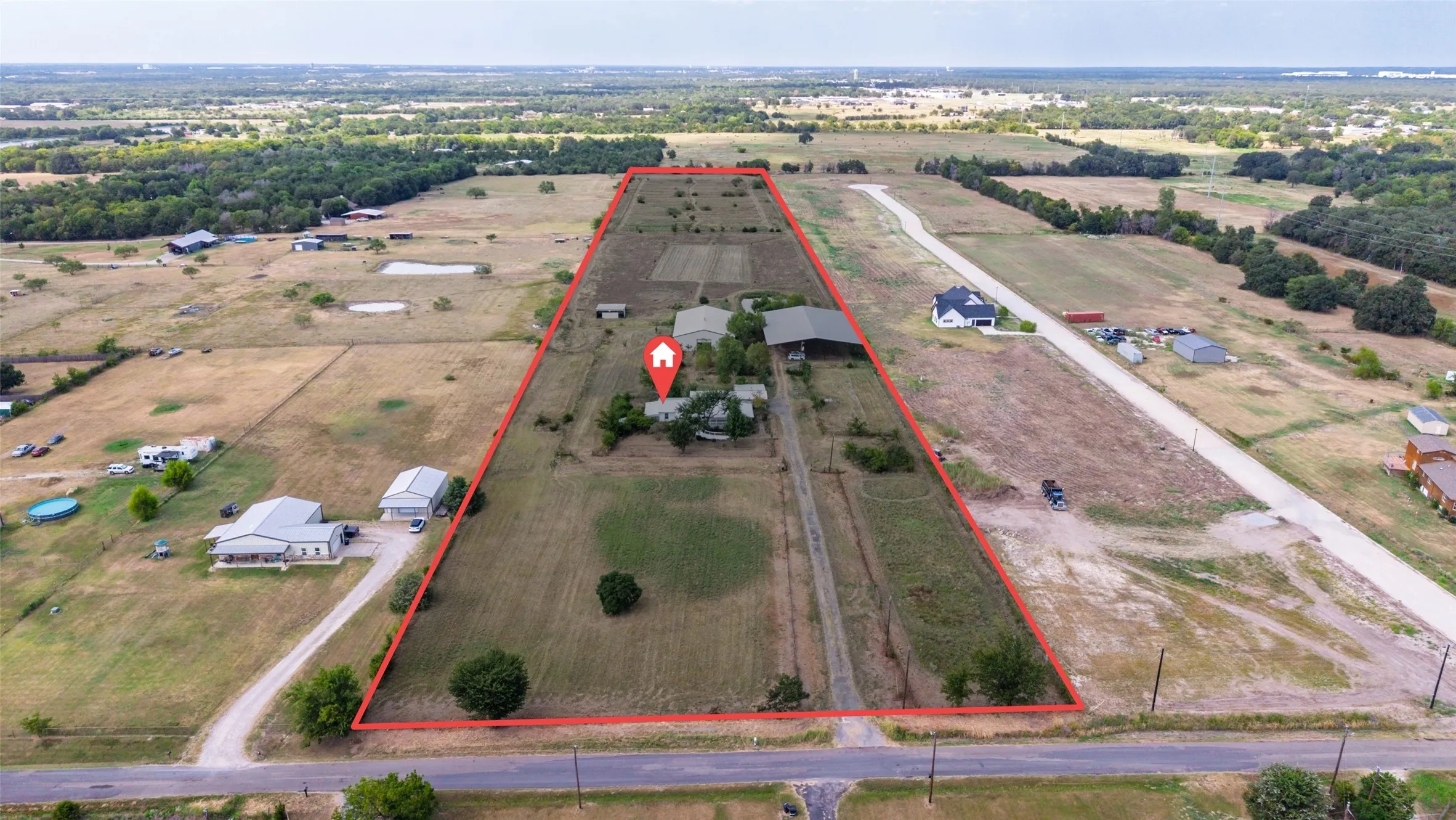 Single Family Residence For Sale in Hunt County , 5101 County Road 2208, Greenville, Texas 75402, 3 Bedroom, 2 Bathroom, 2 Garage spaces, 1,920 Sqft, built in 2004, mls#21354870, Real Estate Agent in Greenville, Homes For Sale in Hunt county, Homes For Sale in Greenville, Realtor in Greenville Texas, Real Estate Brokerage Independent Realty Texas, Luminita Cordes Realtor