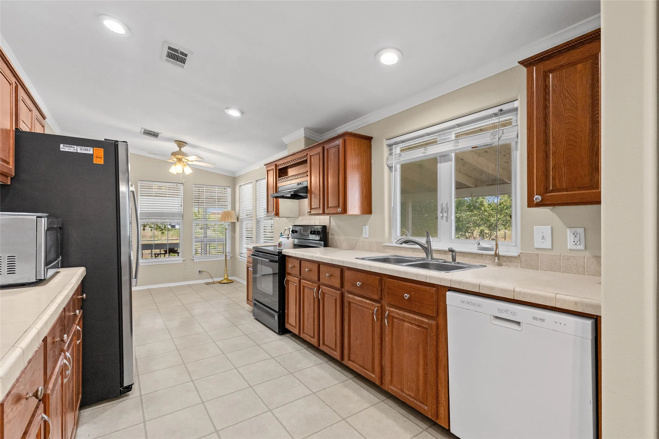 Single Family Residence For Sale in Hunt County , 5101 County Road 2208, Greenville, Texas 75402, 3 Bedroom, 2 Bathroom, 2 Garage spaces, 1,920 Sqft, built in 2004, mls#21354870, Real Estate Agent in Greenville, Homes For Sale in Hunt county, Homes For Sale in Greenville, Realtor in Greenville Texas, Real Estate Brokerage Independent Realty Texas, Luminita Cordes Realtor