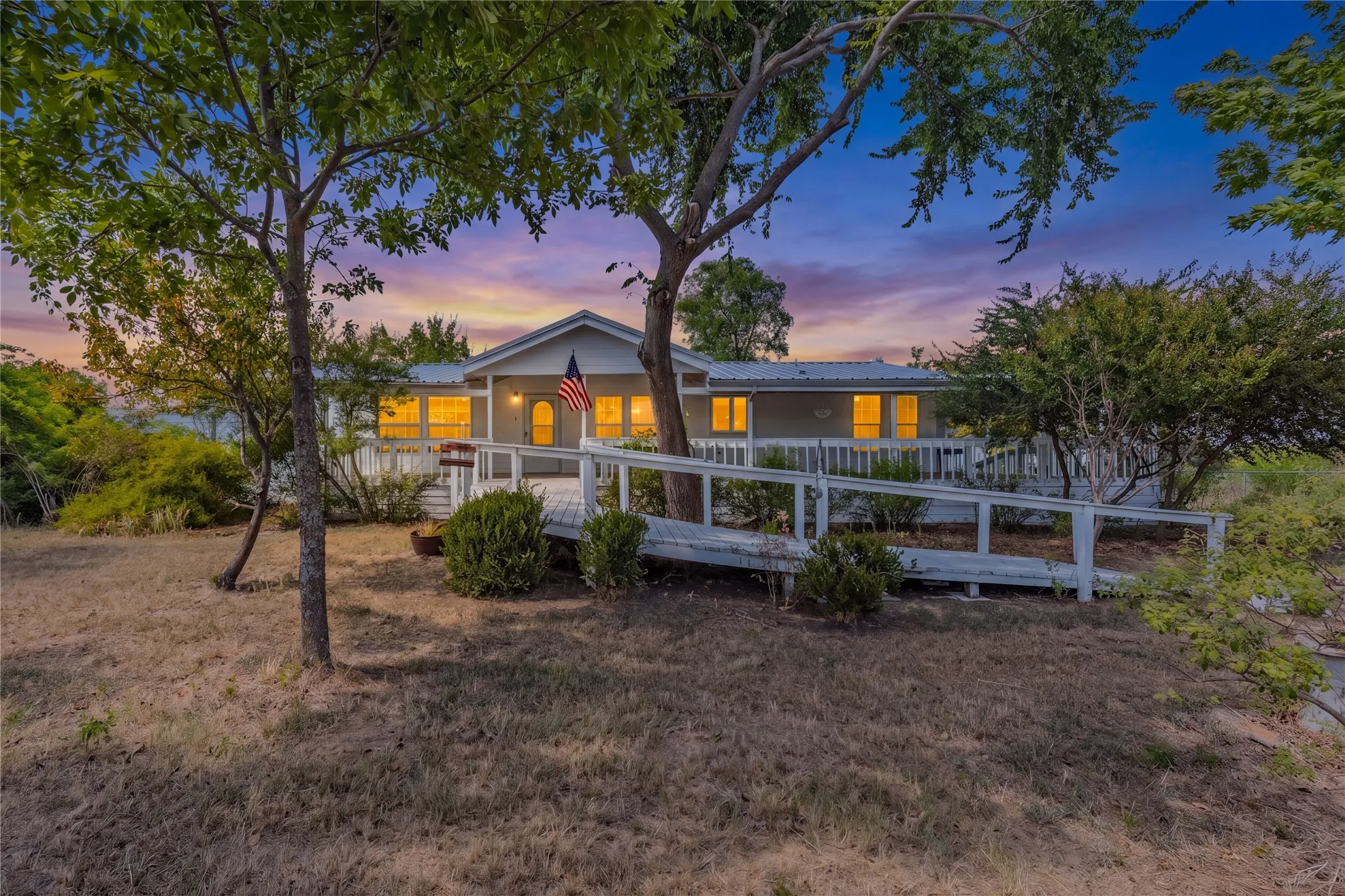 Single Family Residence For Sale in Hunt County , 5101 County Road 2208, Greenville, Texas 75402, 3 Bedroom, 2 Bathroom, 2 Garage spaces, 1,920 Sqft, built in 2004, mls#21354870, Real Estate Agent in Greenville, Homes For Sale in Hunt county, Homes For Sale in Greenville, Realtor in Greenville Texas, Real Estate Brokerage Independent Realty Texas, Luminita Cordes Realtor