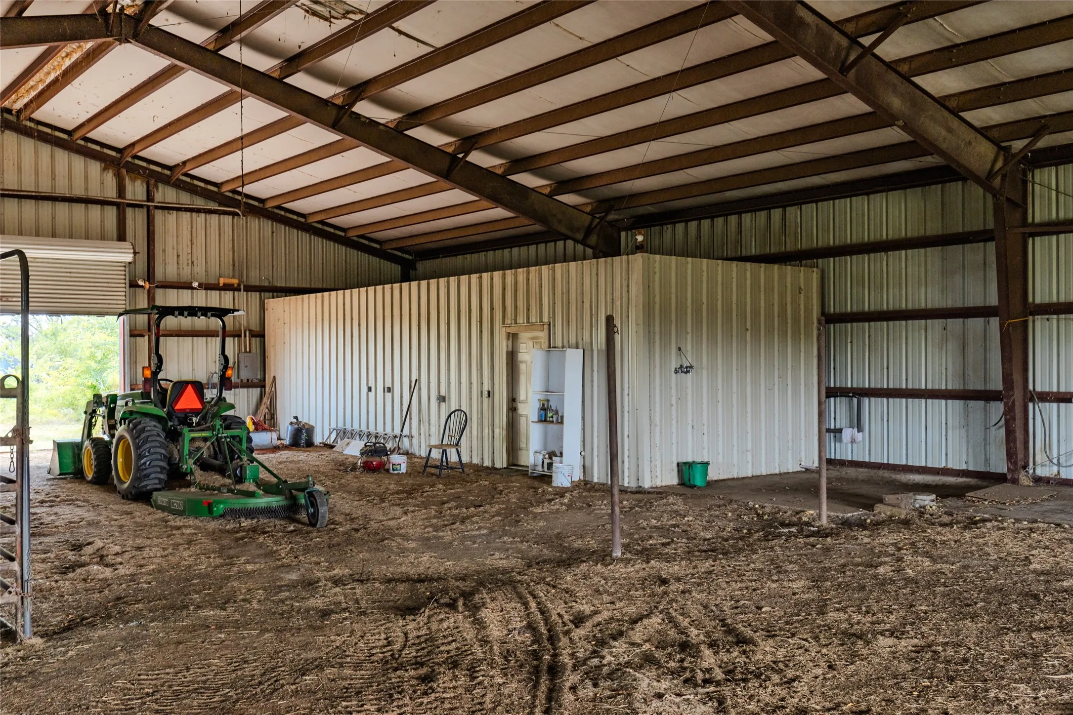 Single Family Residence For Sale in Hunt County , 5101 County Road 2208, Greenville, Texas 75402, 3 Bedroom, 2 Bathroom, 2 Garage spaces, 1,920 Sqft, built in 2004, mls#21354870, Real Estate Agent in Greenville, Homes For Sale in Hunt county, Homes For Sale in Greenville, Realtor in Greenville Texas, Real Estate Brokerage Independent Realty Texas, Luminita Cordes Realtor