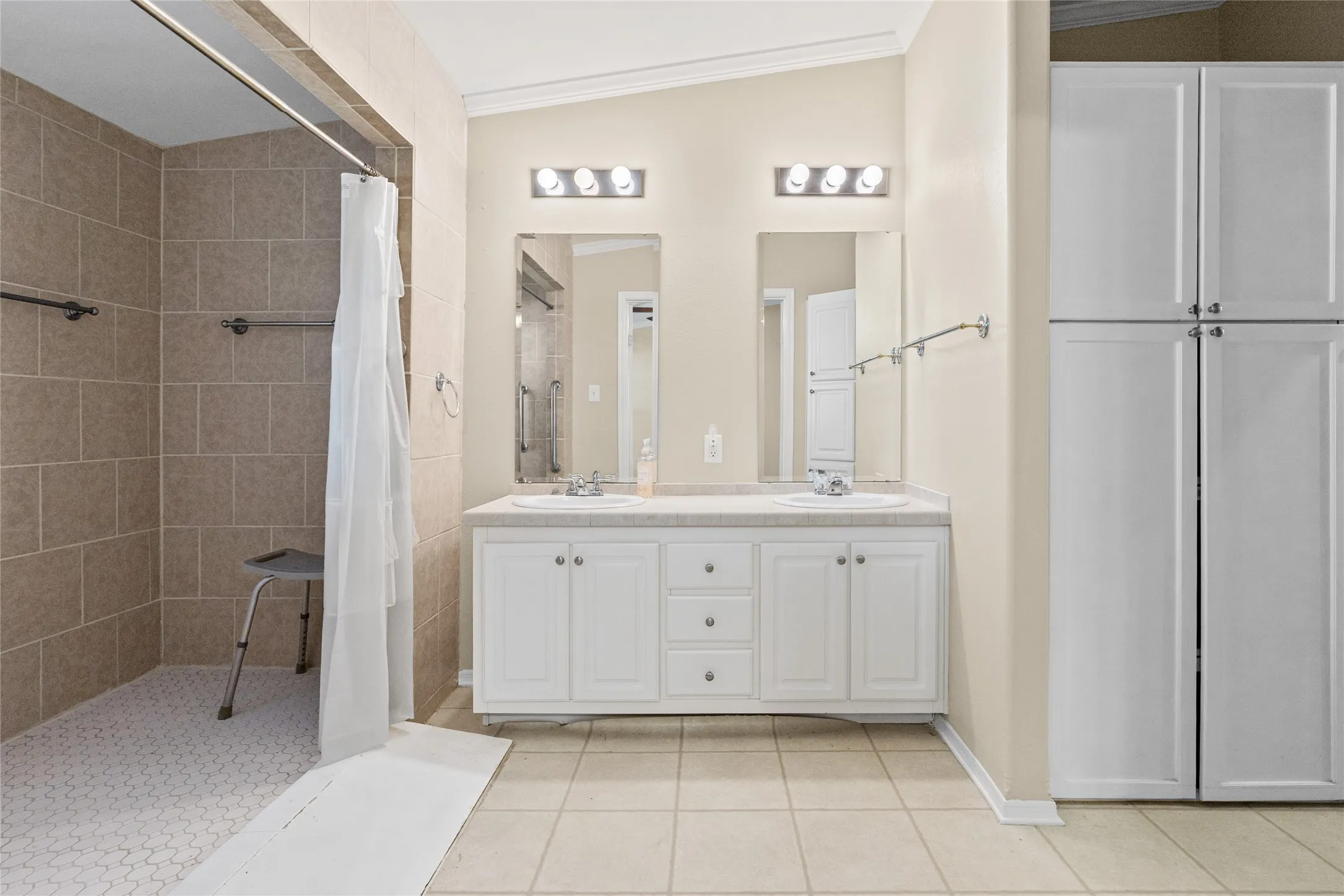 Single Family Residence For Sale in Hunt County , 5101 County Road 2208, Greenville, Texas 75402, 3 Bedroom, 2 Bathroom, 2 Garage spaces, 1,920 Sqft, built in 2004, mls#21354870, Real Estate Agent in Greenville, Homes For Sale in Hunt county, Homes For Sale in Greenville, Realtor in Greenville Texas, Real Estate Brokerage Independent Realty Texas, Luminita Cordes Realtor