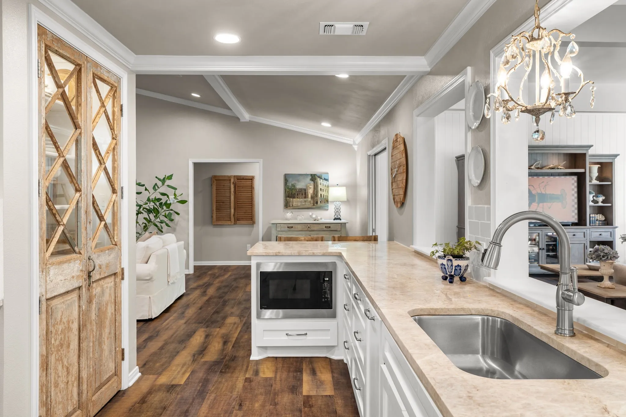 Single Family Residence For Sale in Mc Lennan County , 4409 Westchester Drive, Waco, Texas 76710, 3 Bedroom, 2 Bathroom, 2 Garage spaces, 2,624 Sqft, built in 1974, mls#21356622, Real Estate Agent in Waco, Homes For Sale in Mc Lennan county, Homes For Sale in Waco, Realtor in Waco Texas, Real Estate Brokerage Independent Realty Texas, Luminita Cordes Realtor