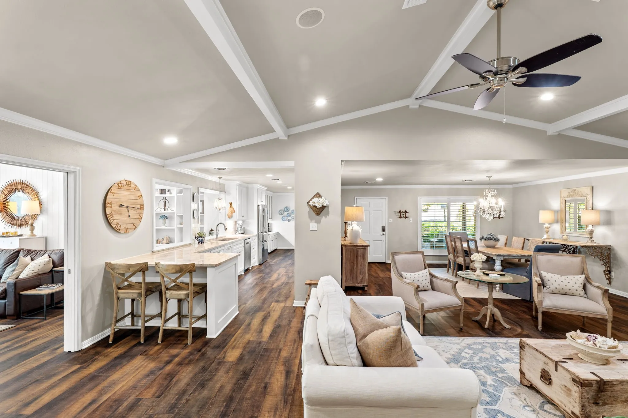 Single Family Residence For Sale in Mc Lennan County , 4409 Westchester Drive, Waco, Texas 76710, 3 Bedroom, 2 Bathroom, 2 Garage spaces, 2,624 Sqft, built in 1974, mls#21356622, Real Estate Agent in Waco, Homes For Sale in Mc Lennan county, Homes For Sale in Waco, Realtor in Waco Texas, Real Estate Brokerage Independent Realty Texas, Luminita Cordes Realtor