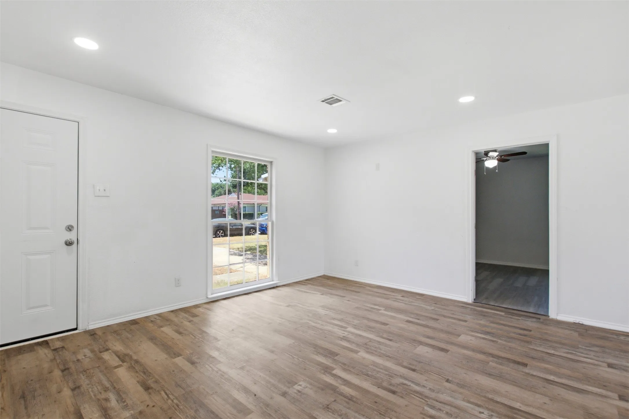 Single Family Residence For Sale in Dallas County , 1219 Daisy Lane, Irving, Texas 75061, 3 Bedroom, 2 Bathroom, Garage spaces, 1,140 Sqft, built in 1953, mls#21354738, Real Estate Agent in Irving, Homes For Sale in Dallas county, Homes For Sale in Irving, Realtor in Irving Texas, Real Estate Brokerage Independent Realty Texas, Luminita Cordes Realtor
