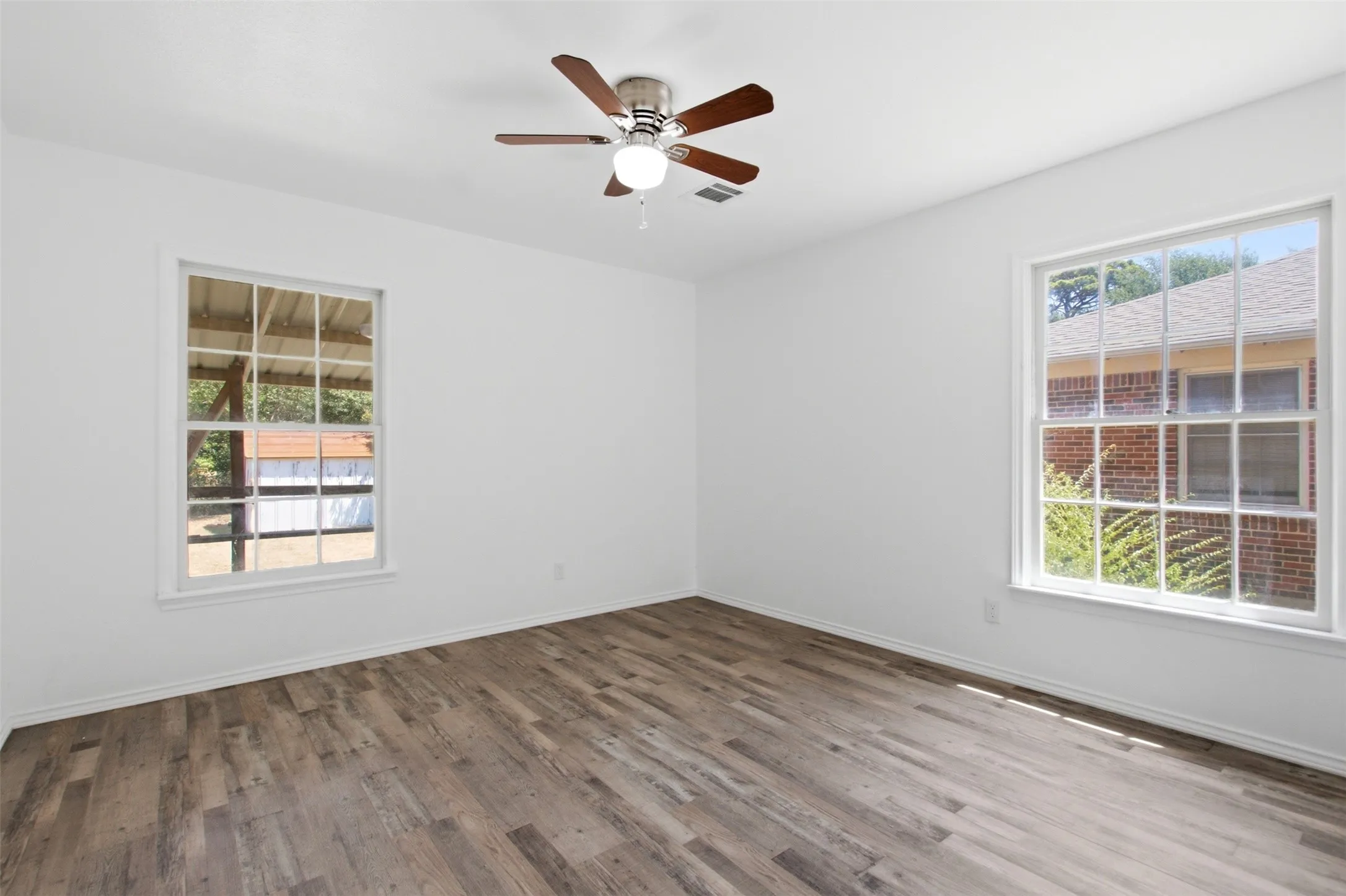 Single Family Residence For Sale in Dallas County , 1219 Daisy Lane, Irving, Texas 75061, 3 Bedroom, 2 Bathroom, Garage spaces, 1,140 Sqft, built in 1953, mls#21354738, Real Estate Agent in Irving, Homes For Sale in Dallas county, Homes For Sale in Irving, Realtor in Irving Texas, Real Estate Brokerage Independent Realty Texas, Luminita Cordes Realtor