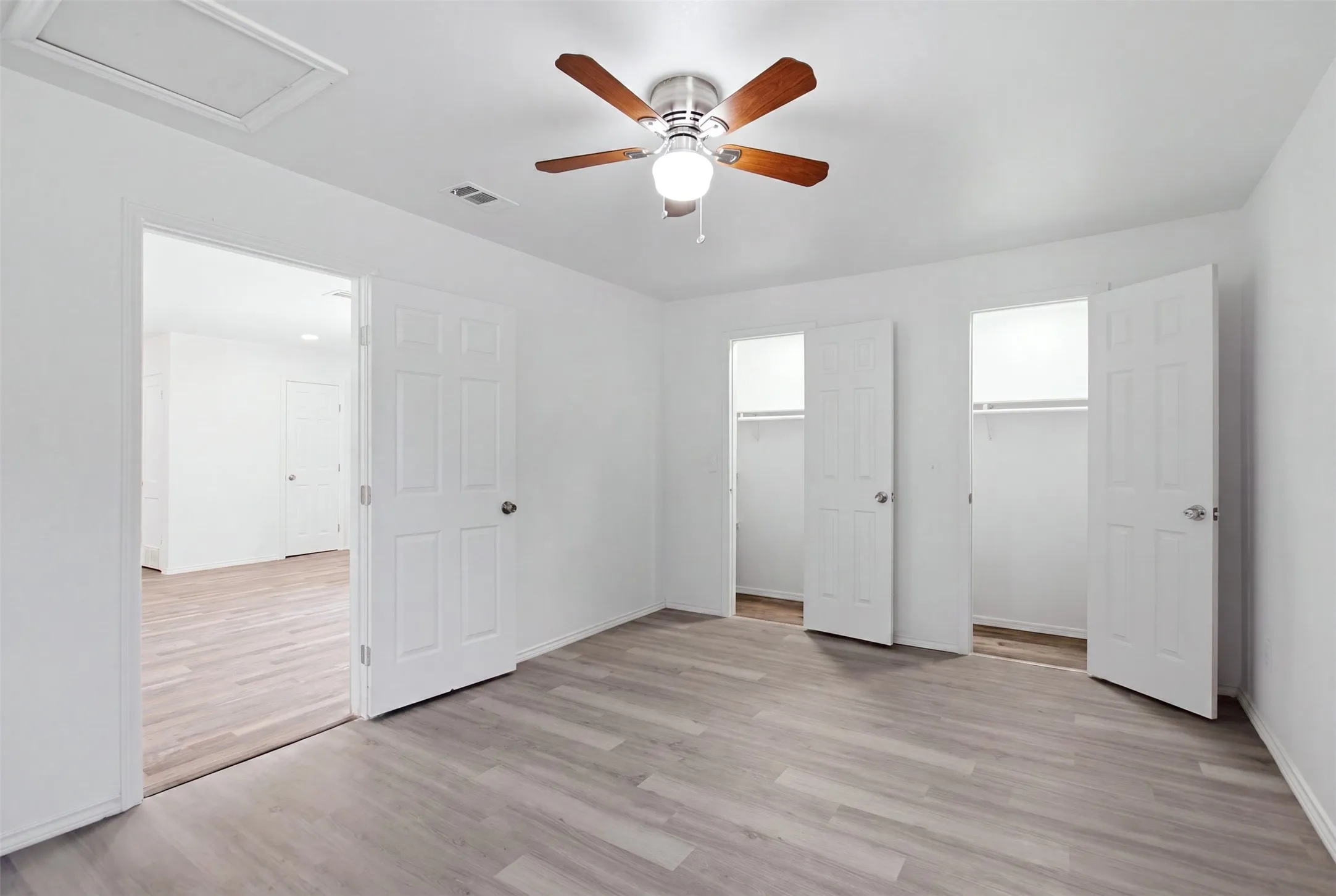 Single Family Residence For Sale in Dallas County , 1219 Daisy Lane, Irving, Texas 75061, 3 Bedroom, 2 Bathroom, Garage spaces, 1,140 Sqft, built in 1953, mls#21354738, Real Estate Agent in Irving, Homes For Sale in Dallas county, Homes For Sale in Irving, Realtor in Irving Texas, Real Estate Brokerage Independent Realty Texas, Luminita Cordes Realtor