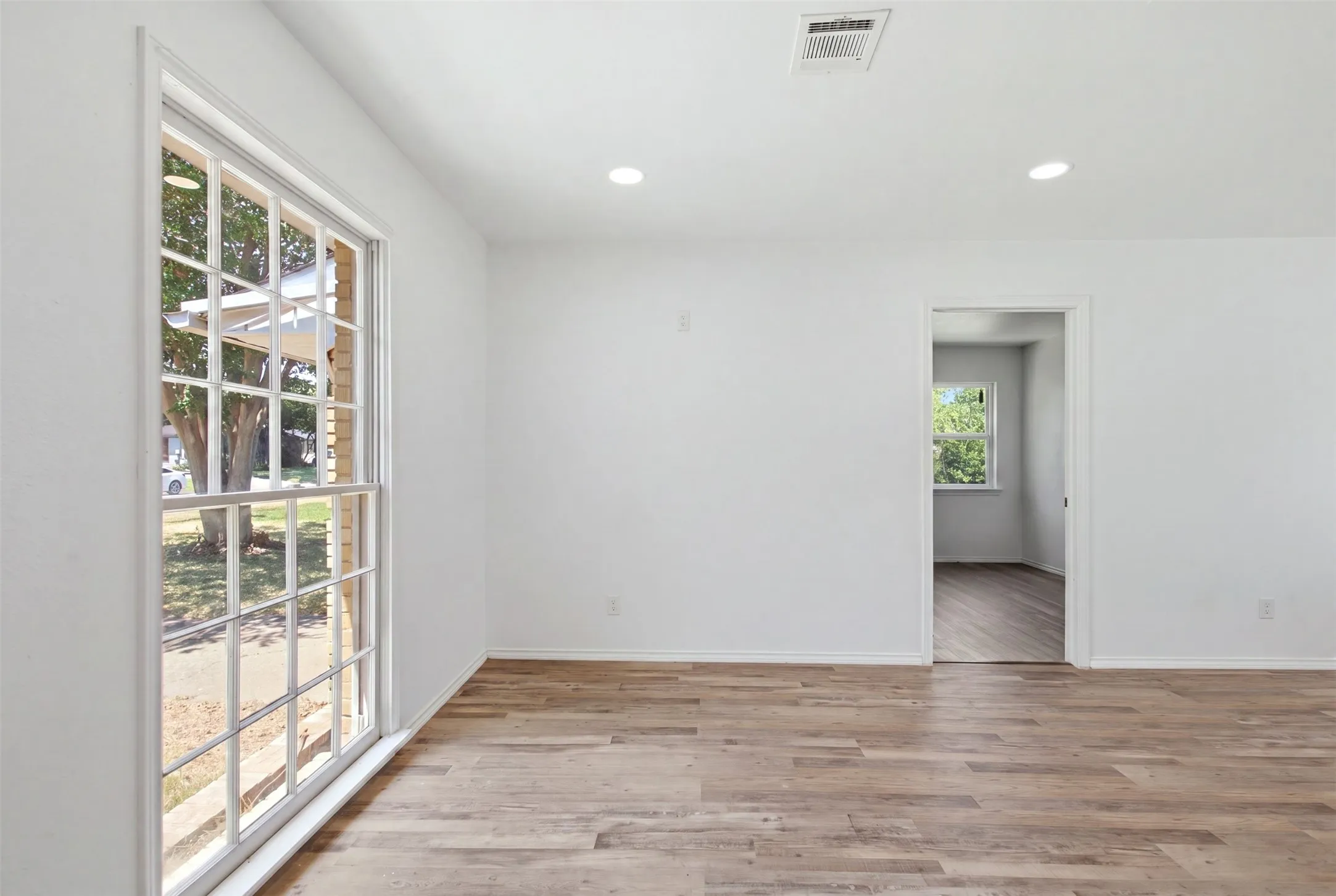 Single Family Residence For Sale in Dallas County , 1219 Daisy Lane, Irving, Texas 75061, 3 Bedroom, 2 Bathroom, Garage spaces, 1,140 Sqft, built in 1953, mls#21354738, Real Estate Agent in Irving, Homes For Sale in Dallas county, Homes For Sale in Irving, Realtor in Irving Texas, Real Estate Brokerage Independent Realty Texas, Luminita Cordes Realtor