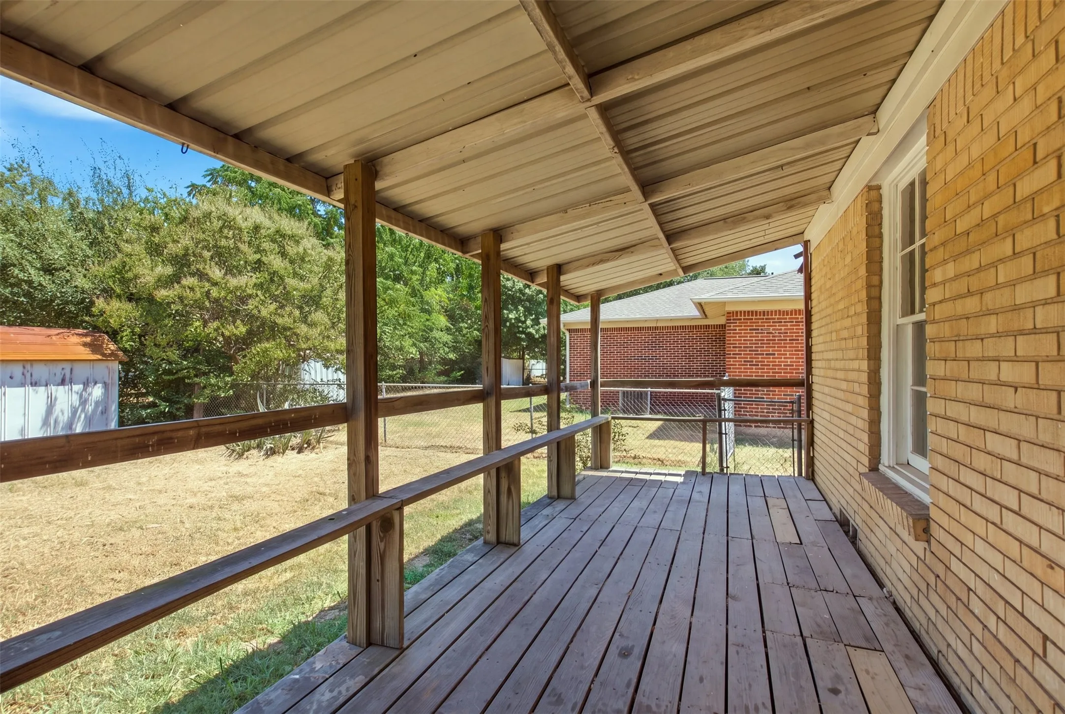 Single Family Residence For Sale in Dallas County , 1219 Daisy Lane, Irving, Texas 75061, 3 Bedroom, 2 Bathroom, Garage spaces, 1,140 Sqft, built in 1953, mls#21354738, Real Estate Agent in Irving, Homes For Sale in Dallas county, Homes For Sale in Irving, Realtor in Irving Texas, Real Estate Brokerage Independent Realty Texas, Luminita Cordes Realtor