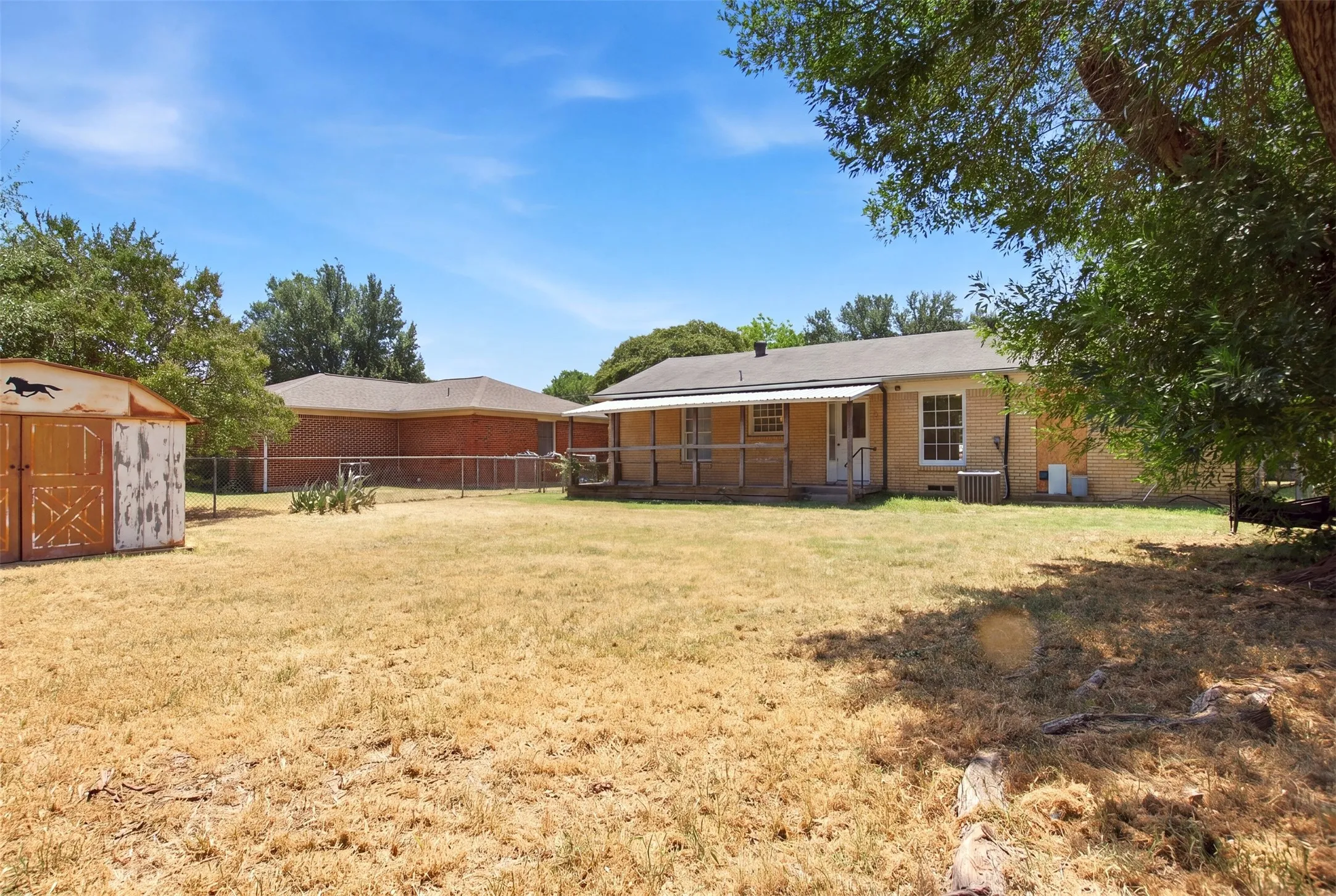 Single Family Residence For Sale in Dallas County , 1219 Daisy Lane, Irving, Texas 75061, 3 Bedroom, 2 Bathroom, Garage spaces, 1,140 Sqft, built in 1953, mls#21354738, Real Estate Agent in Irving, Homes For Sale in Dallas county, Homes For Sale in Irving, Realtor in Irving Texas, Real Estate Brokerage Independent Realty Texas, Luminita Cordes Realtor